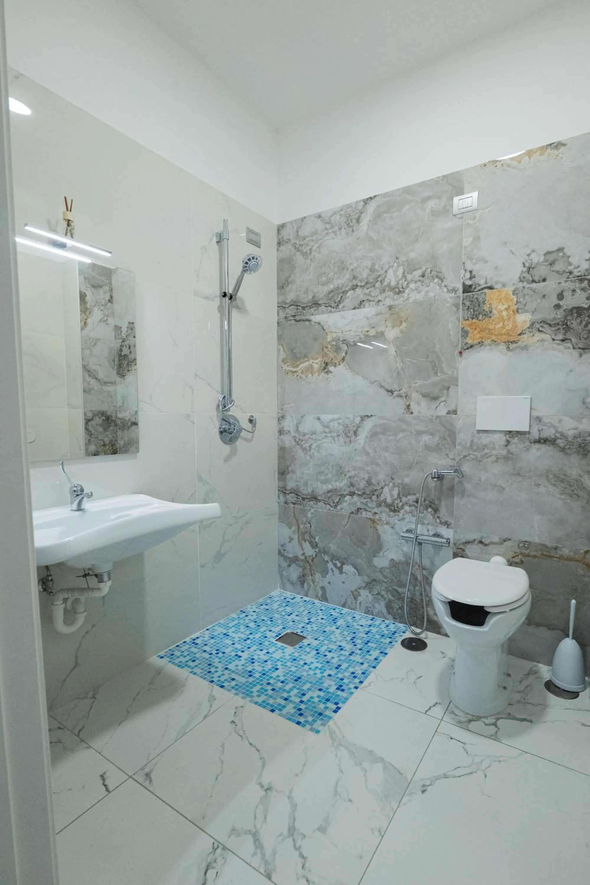 Shower in Hotel Prestige