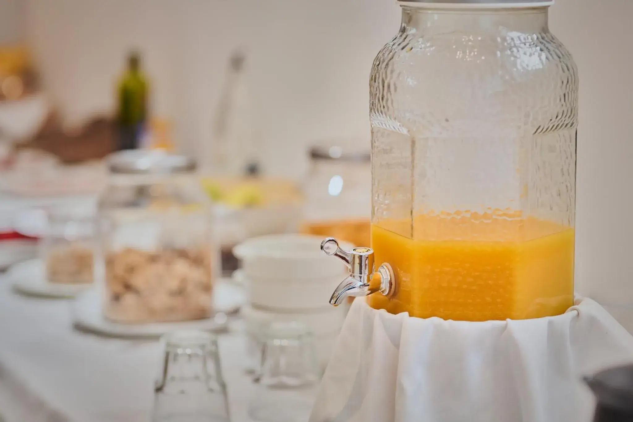 Breakfast in Reyes Católicos Breakfast in Reyes Católicos