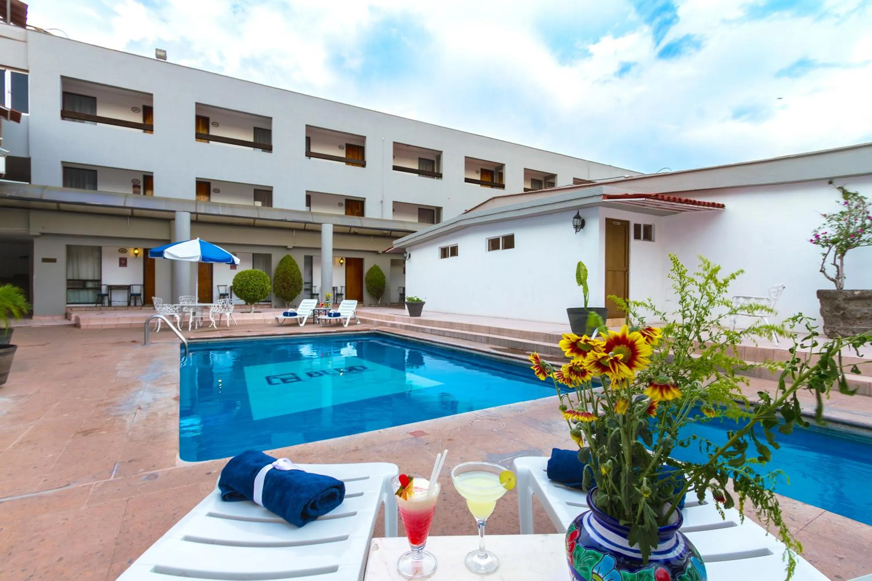 Swimming pool in Hotel Bedd Express Querétaro