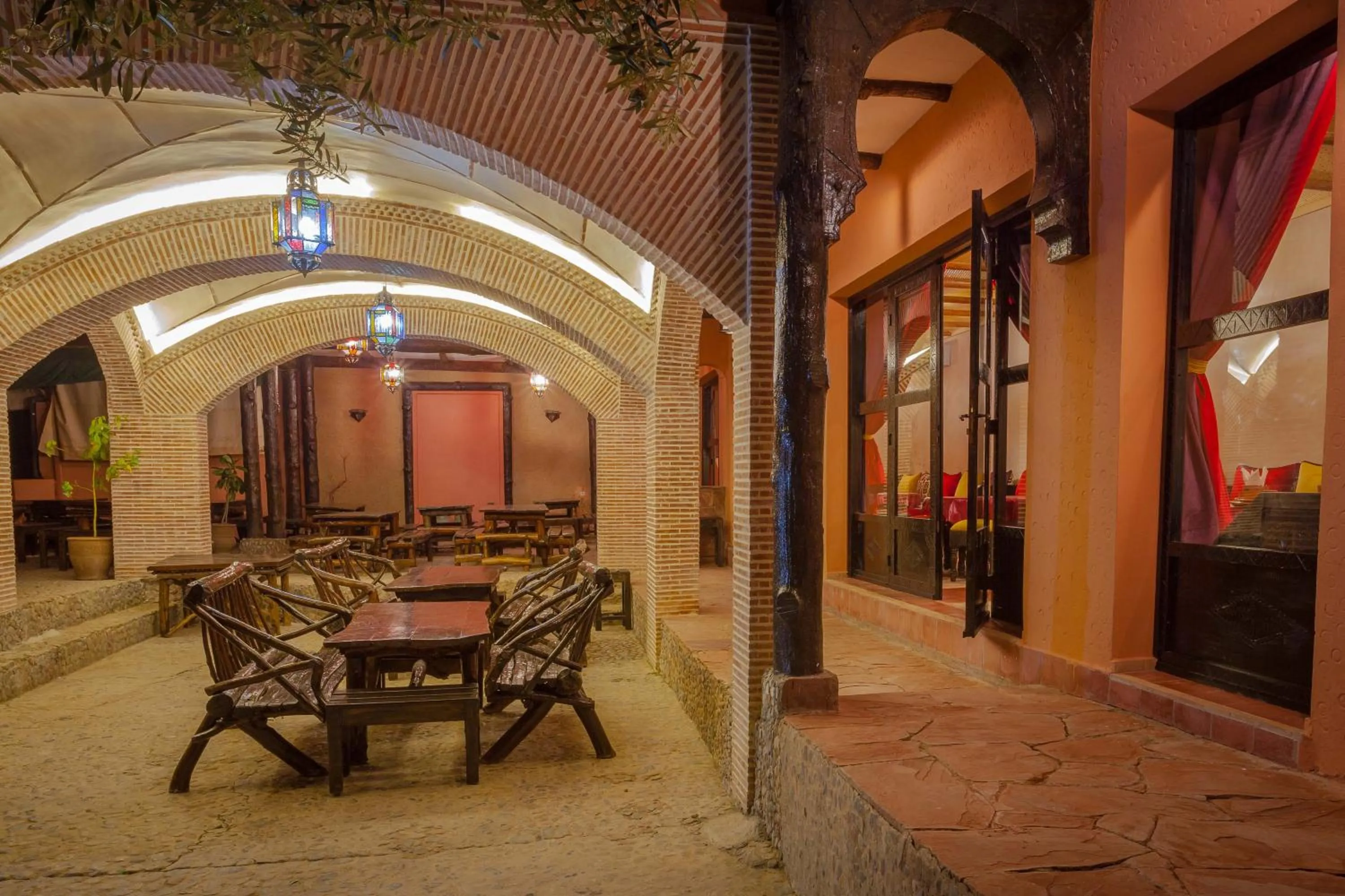 Restaurant/places to eat in Dar Ikalimo Ourika