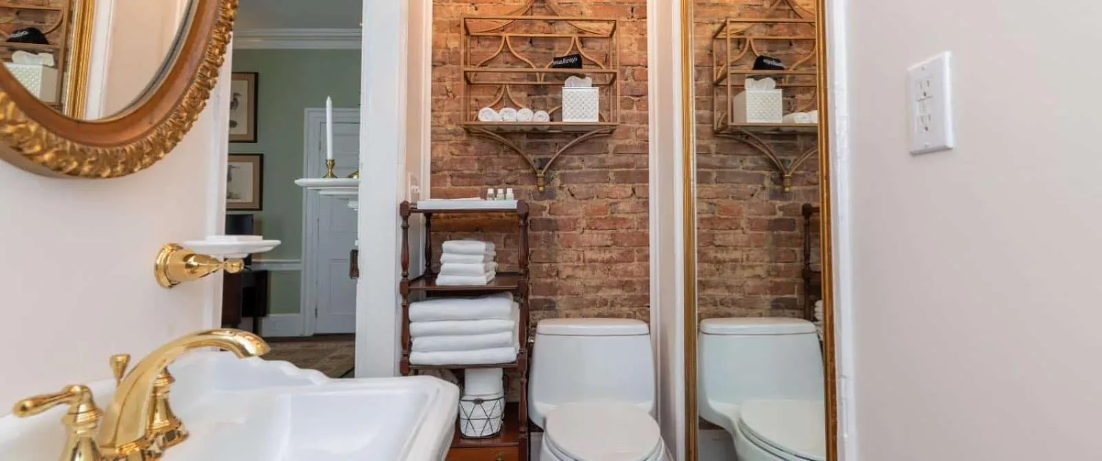 Bathroom in Linden - A Historic Bed and Breakfast