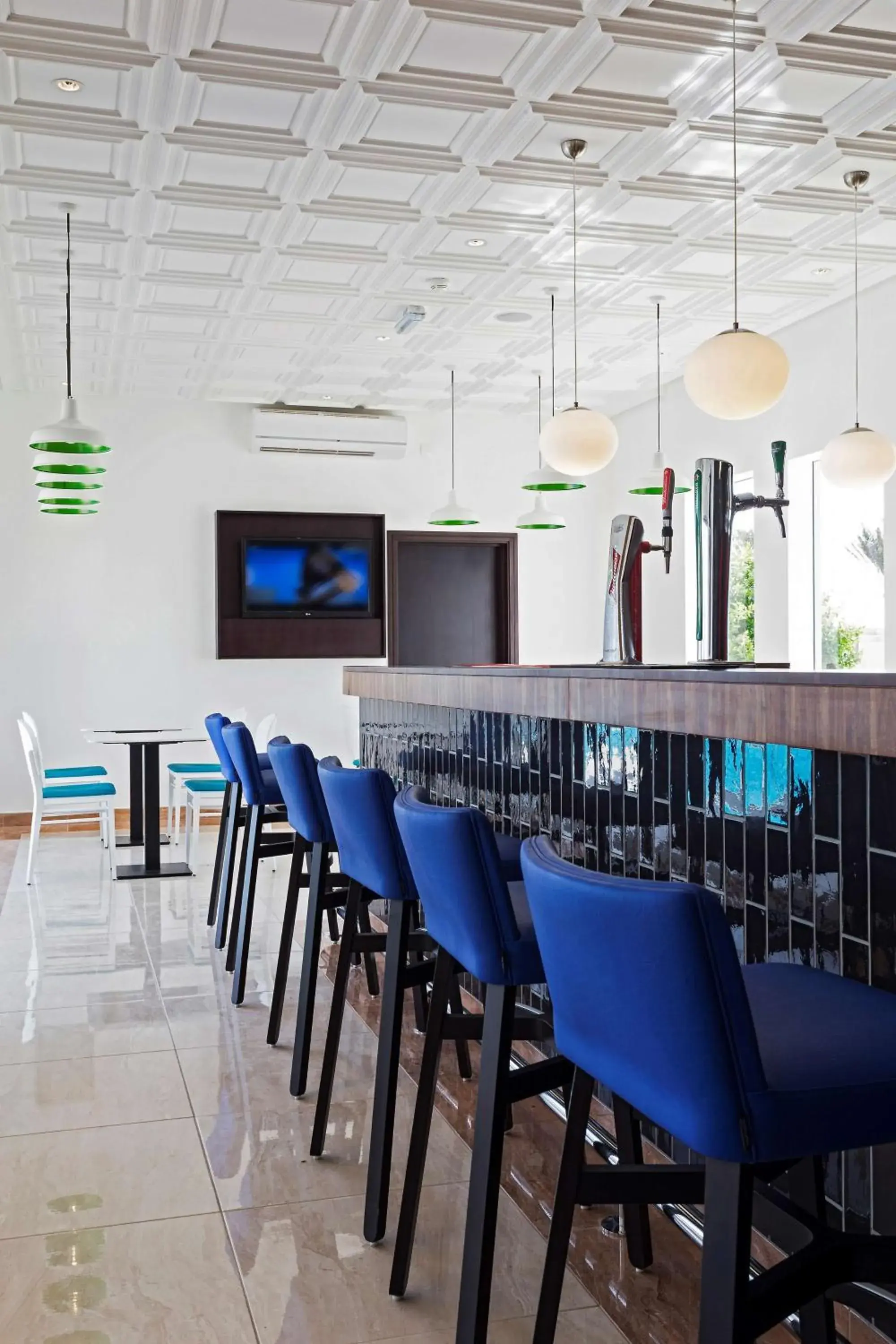 Lounge or bar in Park Inn by Radisson Hotel and Residence Duqm Lounge or bar in Park Inn by Radisson Hotel and Residence Duqm