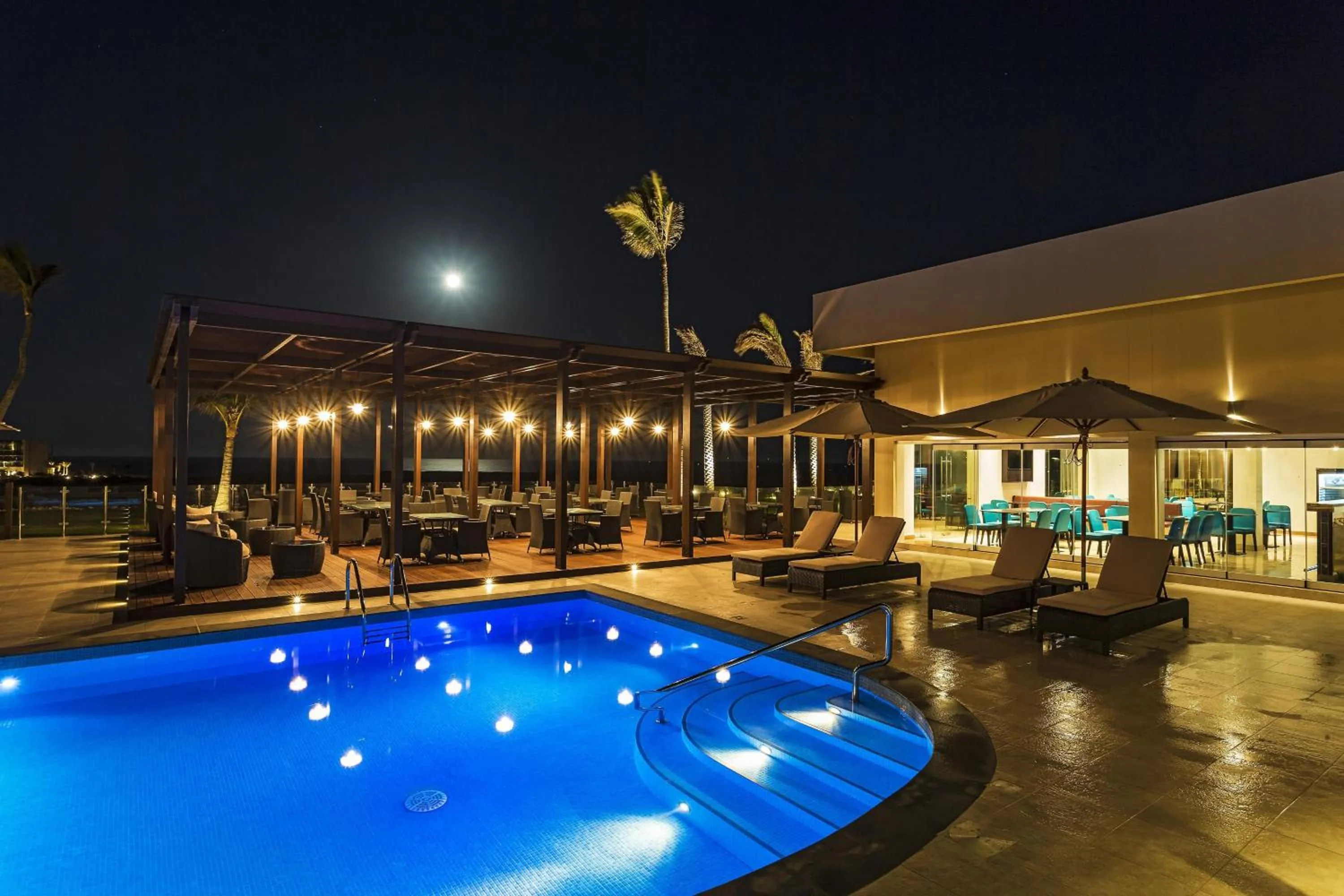 Food and drinks in Park Inn by Radisson Hotel and Residence Duqm