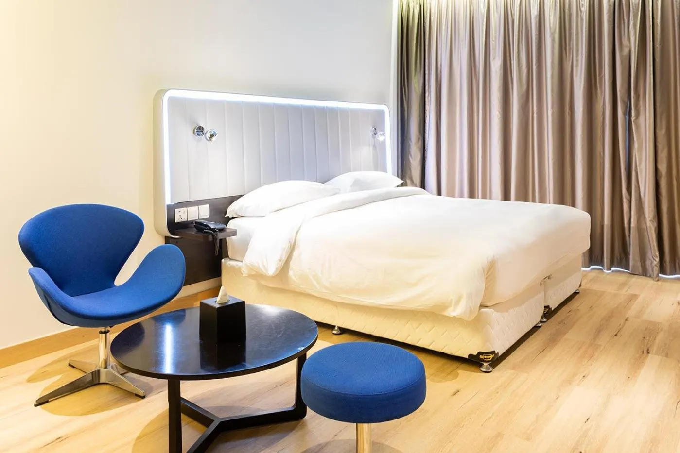 Bed in Park Inn by Radisson Hotel and Residence Duqm