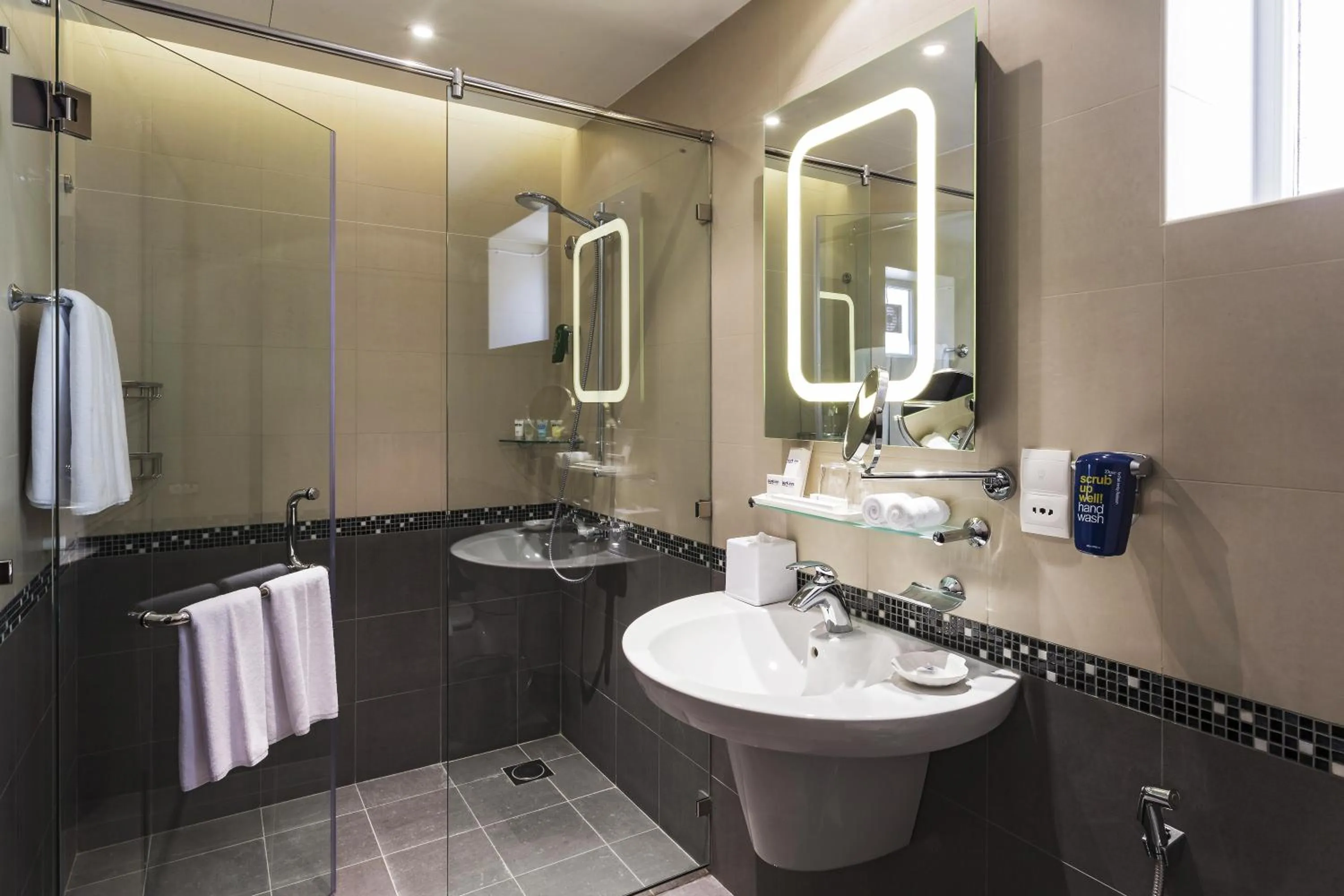 Bed in Park Inn by Radisson Hotel and Residence Duqm