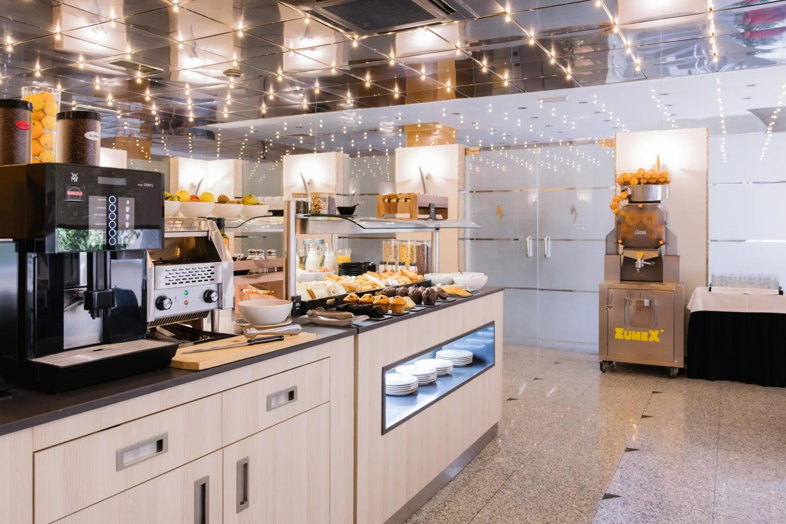 Buffet breakfast in Civis Jaime I