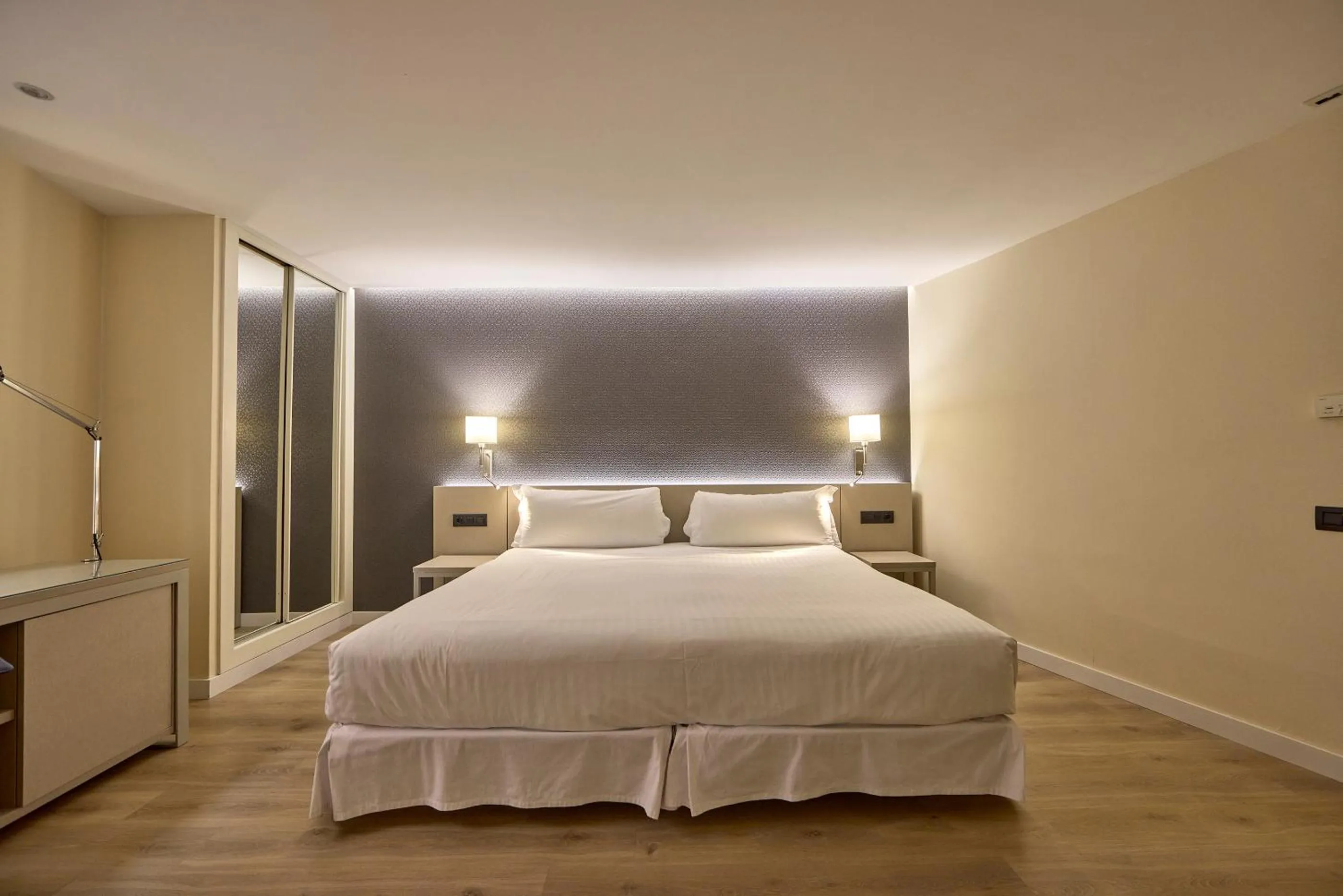 Bedroom, Bed in Civis Jaime I