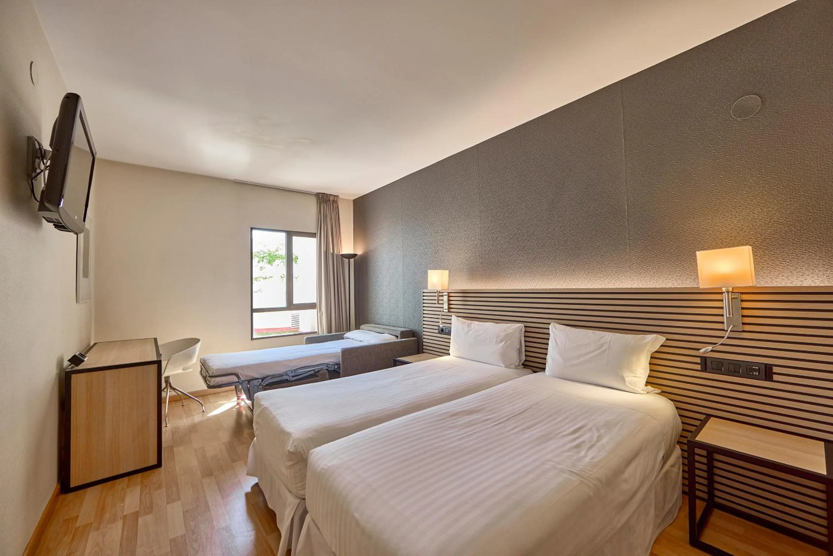 Photo of the whole room, Bed in Civis Jaime I