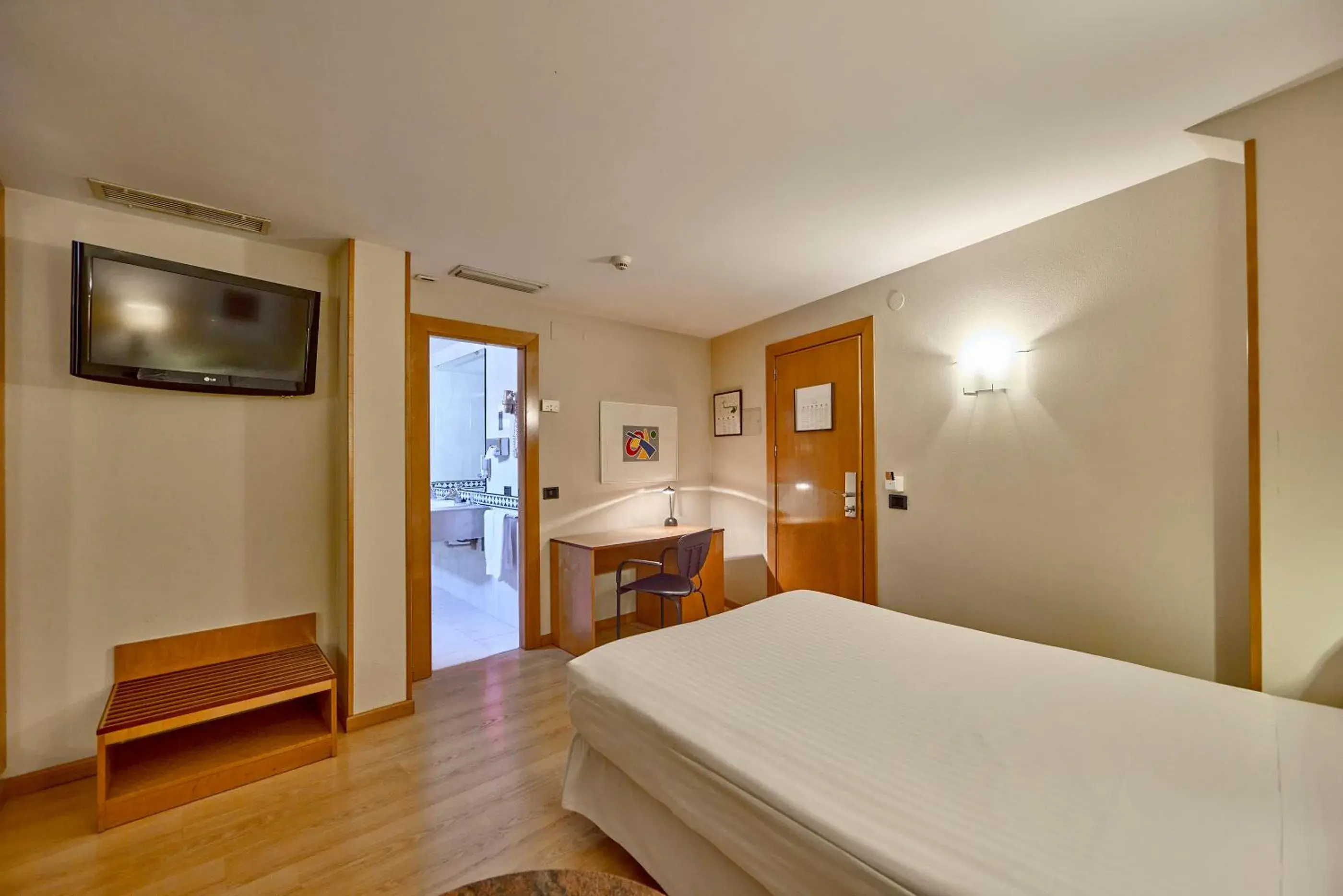 Photo of the whole room, Bed in Civis Jaime I Photo of the whole room, Bed in Civis Jaime I