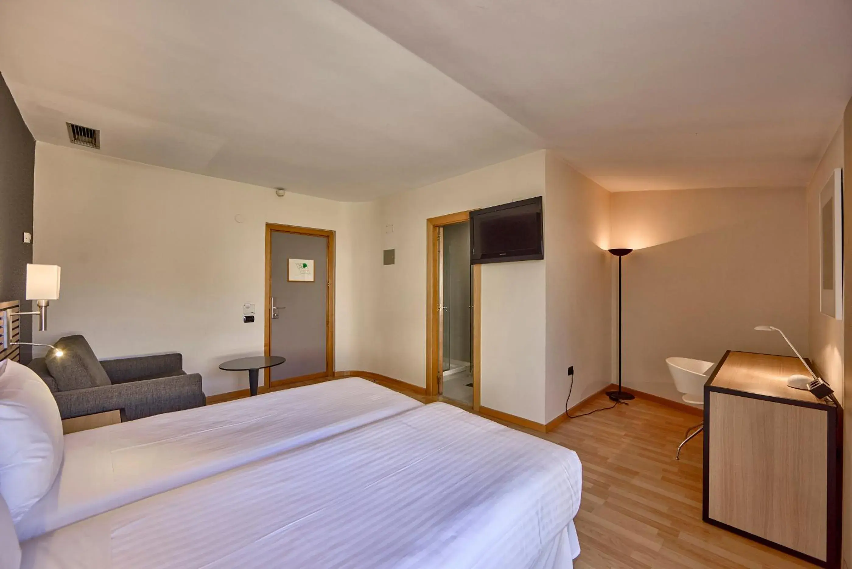 Photo of the whole room, Bed in Civis Jaime I Photo of the whole room, Bed in Civis Jaime I