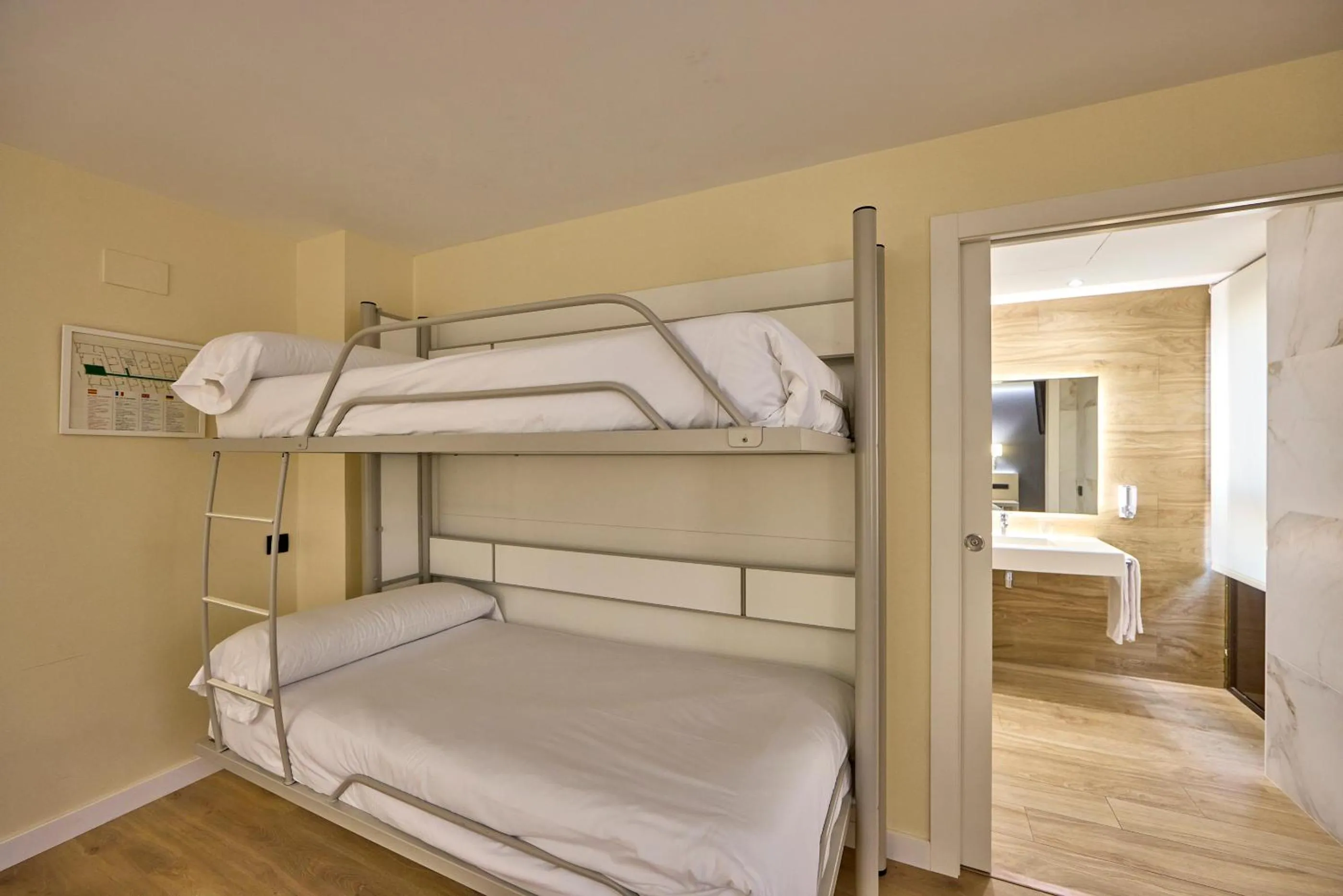 bunk bed, Bed in Civis Jaime I