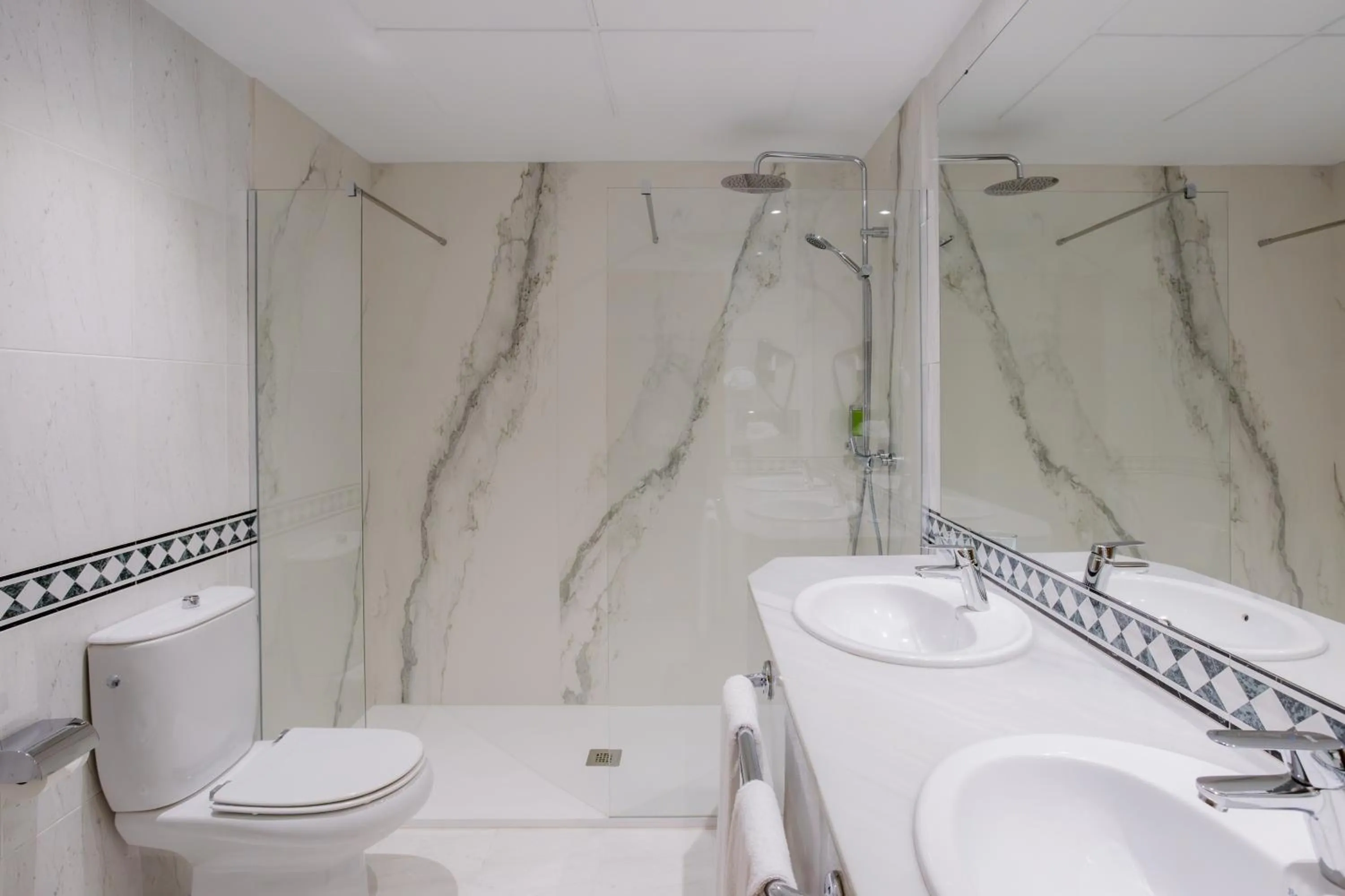 Shower in Civis Jaime I