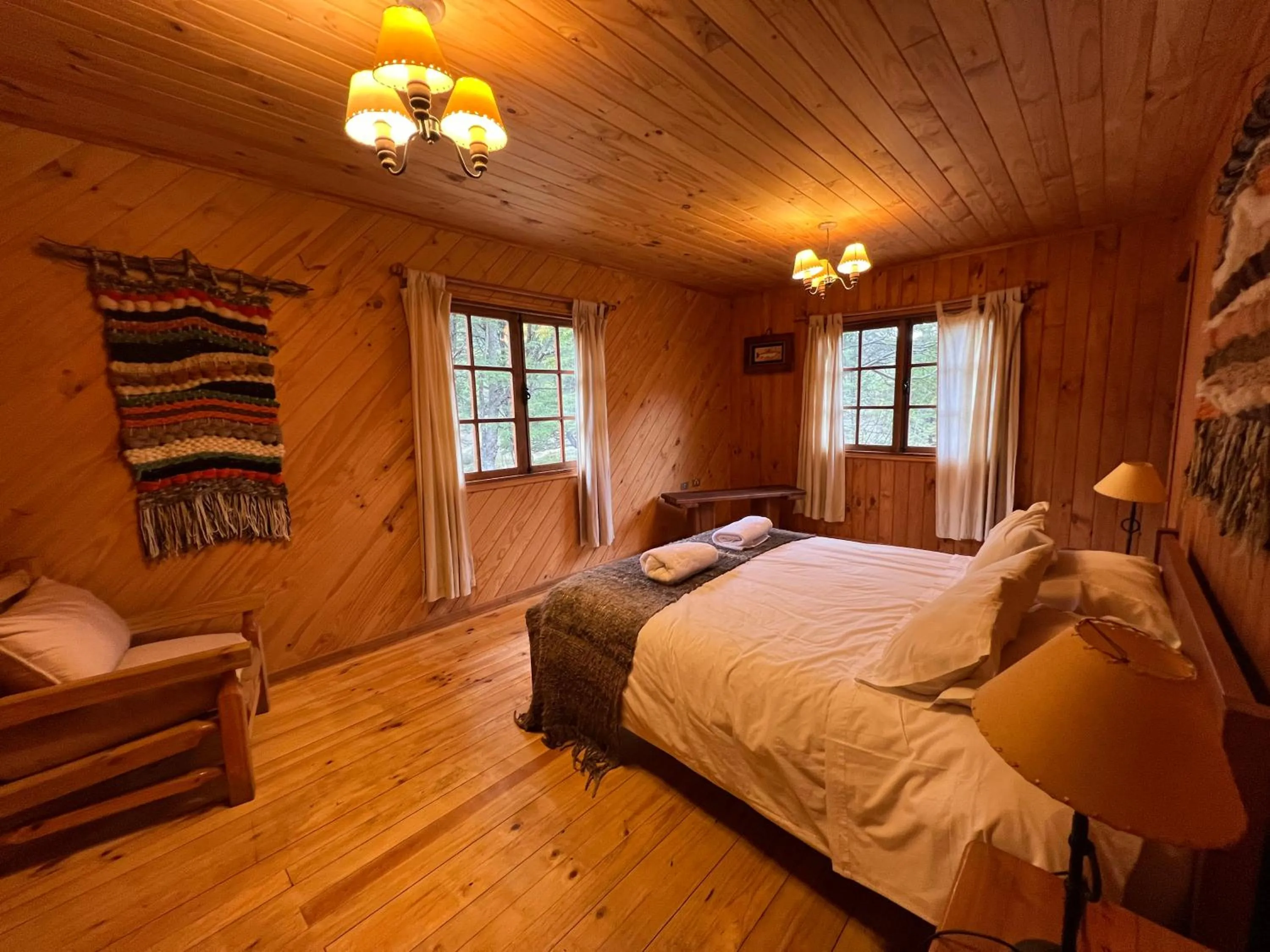 Bedroom, Bed in Green Baker Lodge