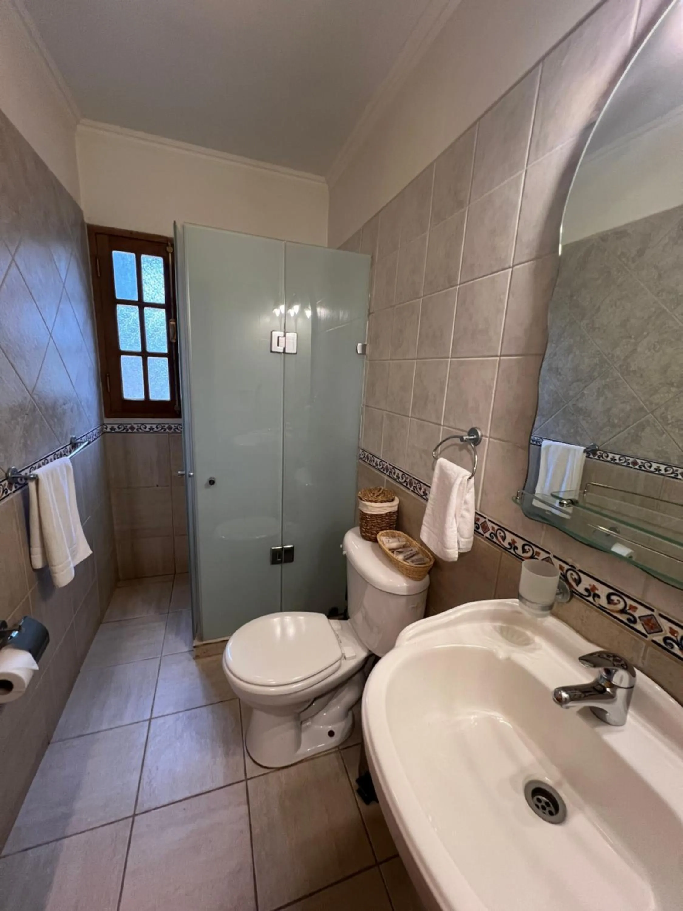 Bathroom in Green Baker Lodge