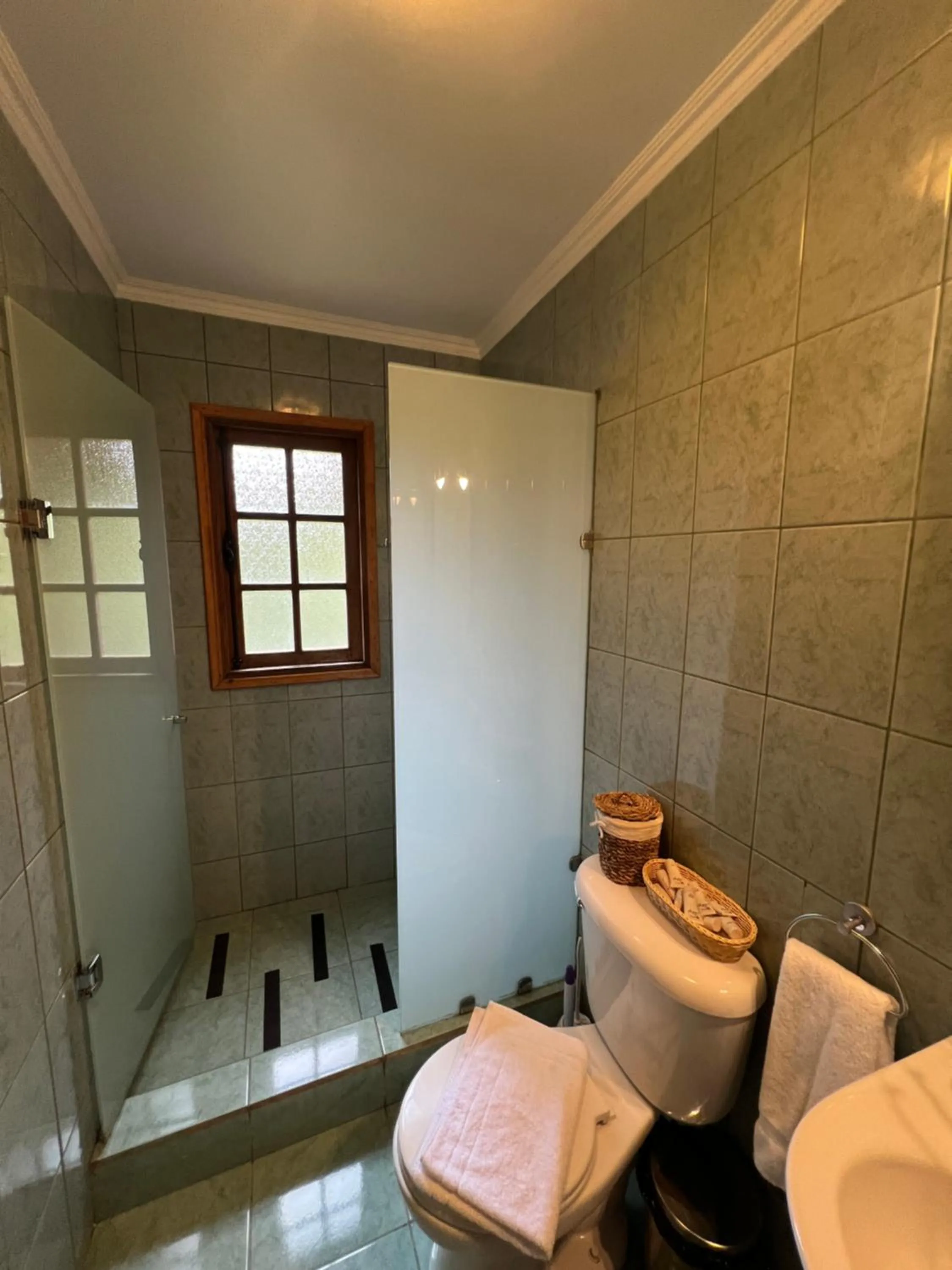 Bathroom in Green Baker Lodge