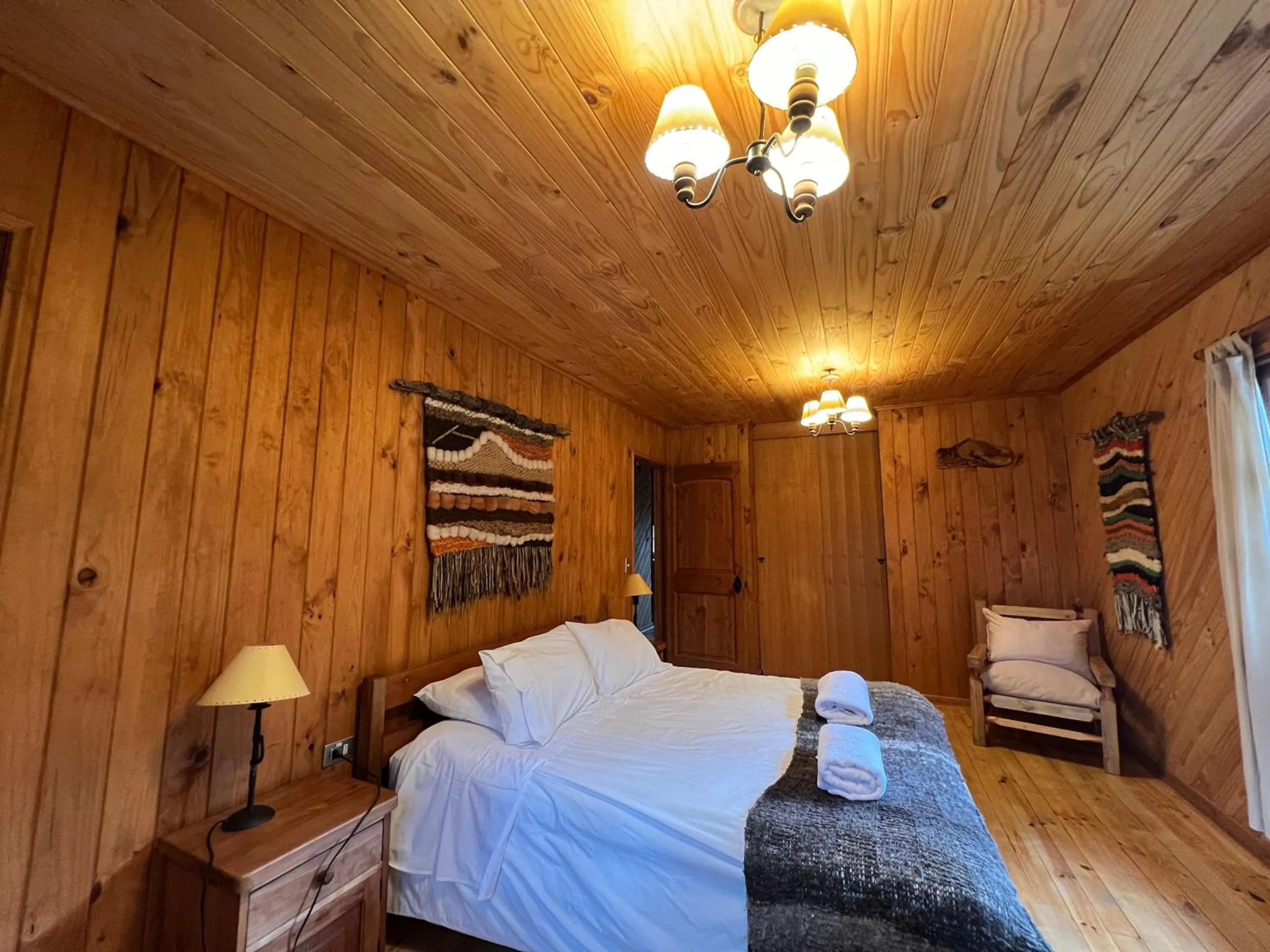 Bedroom, Bed in Green Baker Lodge
