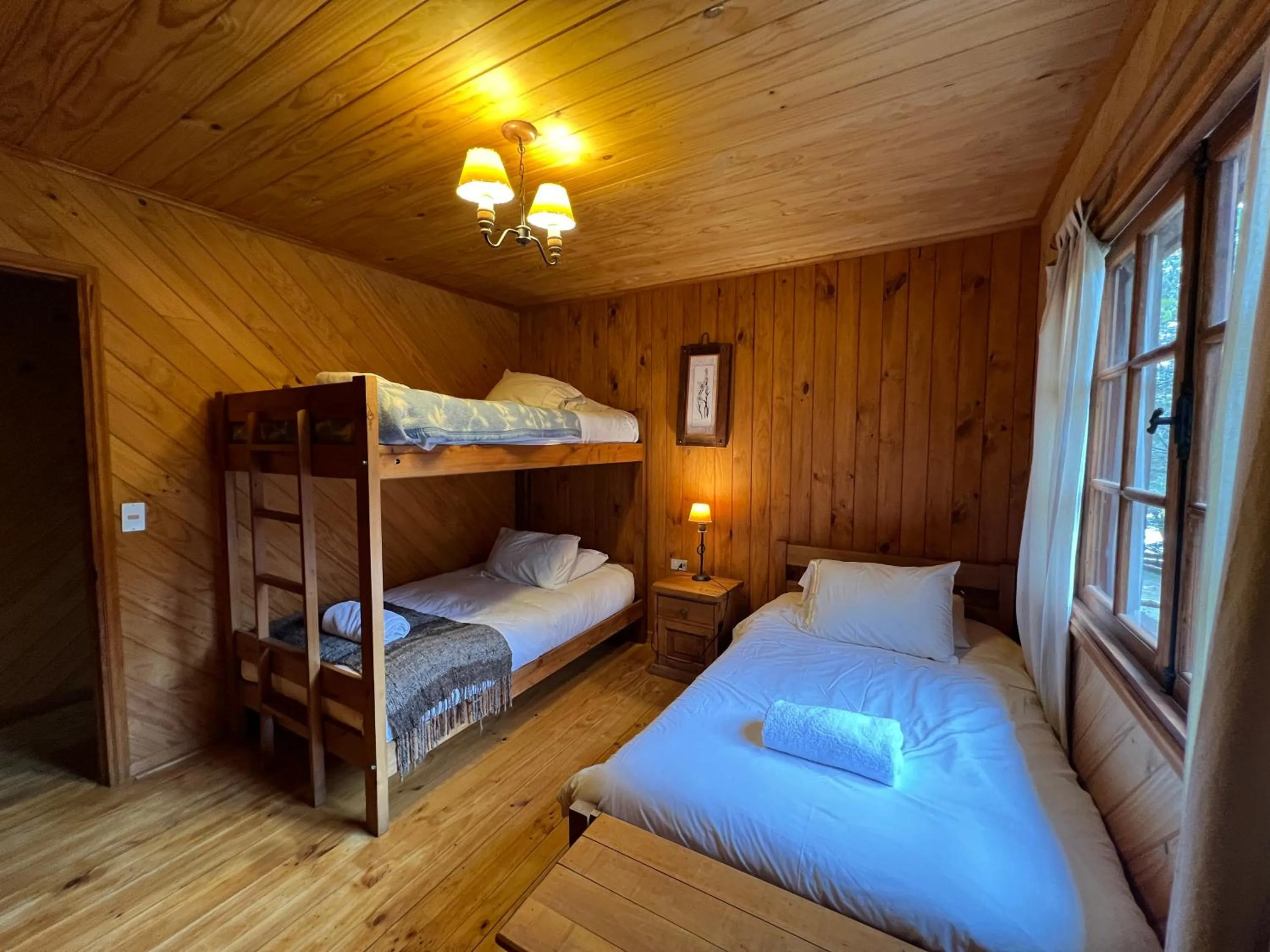 Bedroom, Bed in Green Baker Lodge