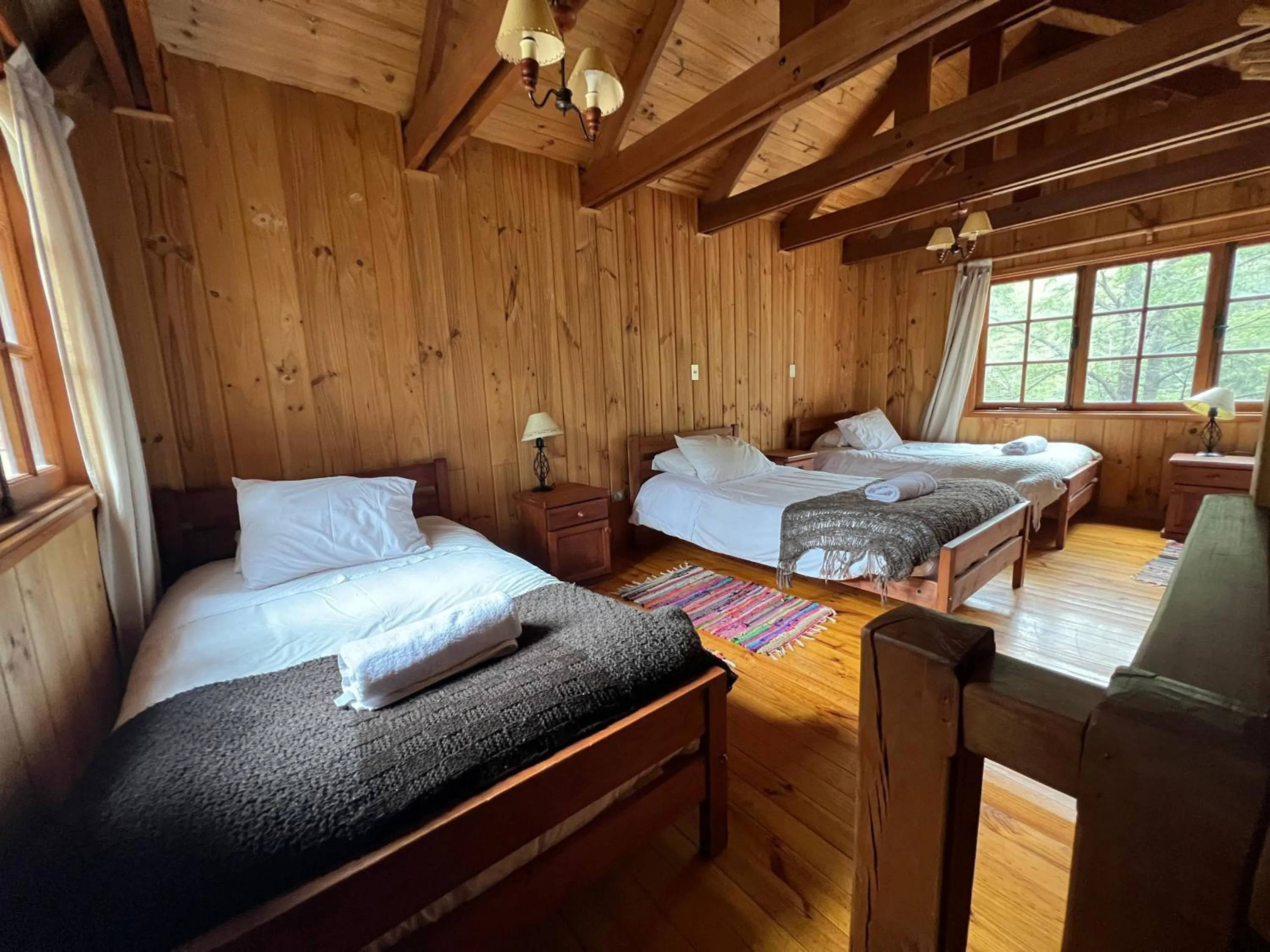 Bedroom, Bed in Green Baker Lodge