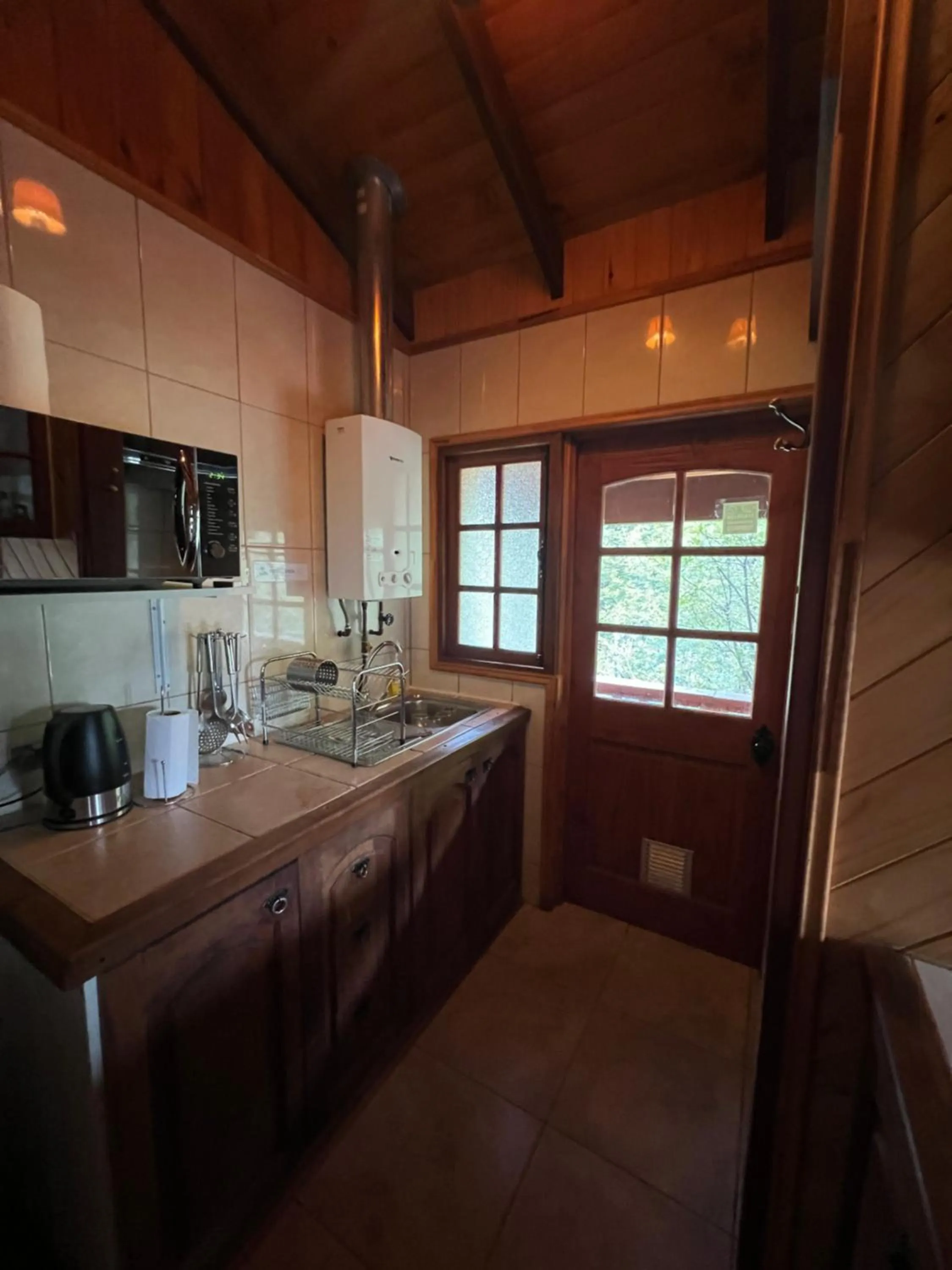 Kitchen or kitchenette in Green Baker Lodge