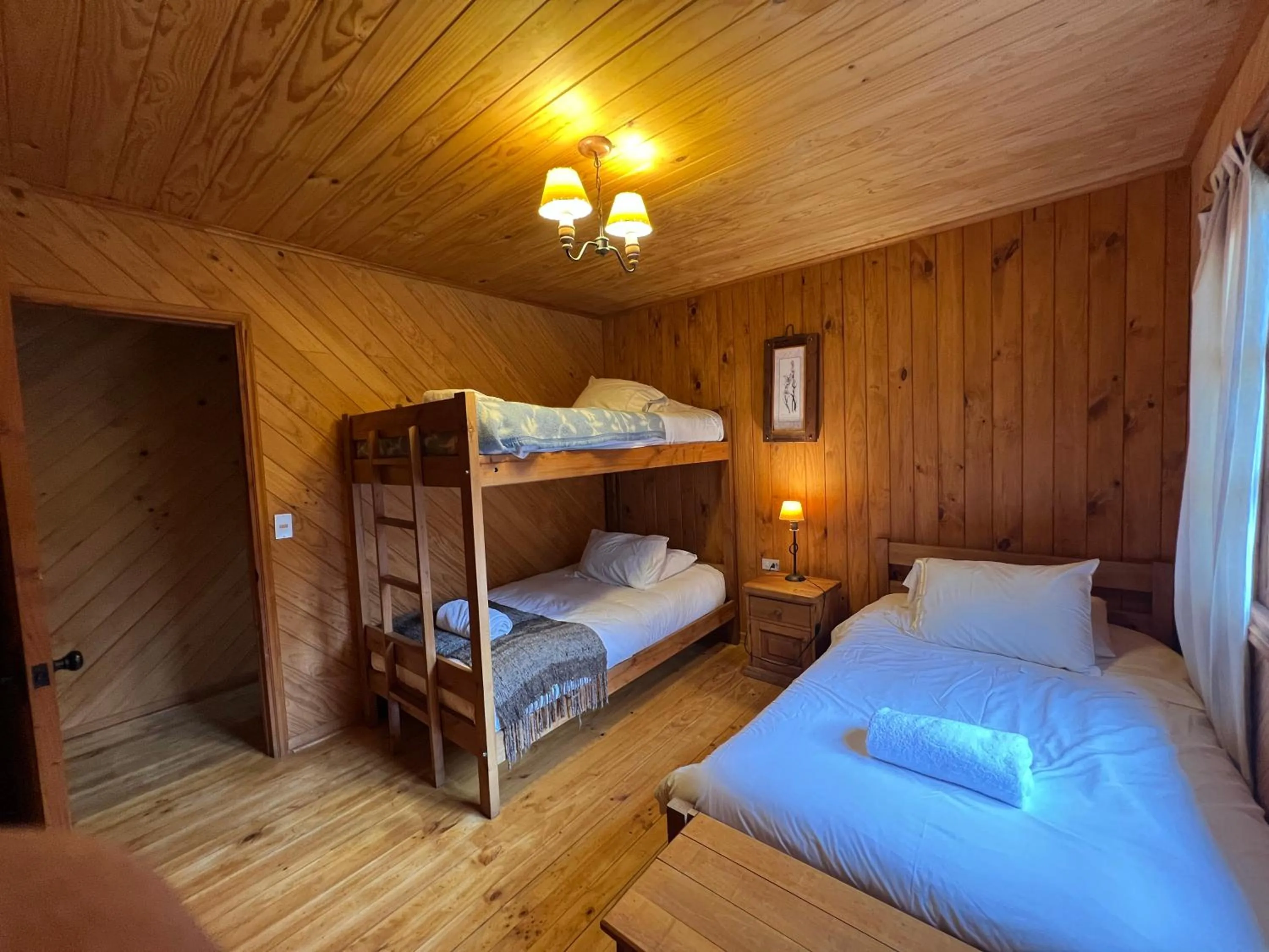 Bedroom, Bed in Green Baker Lodge