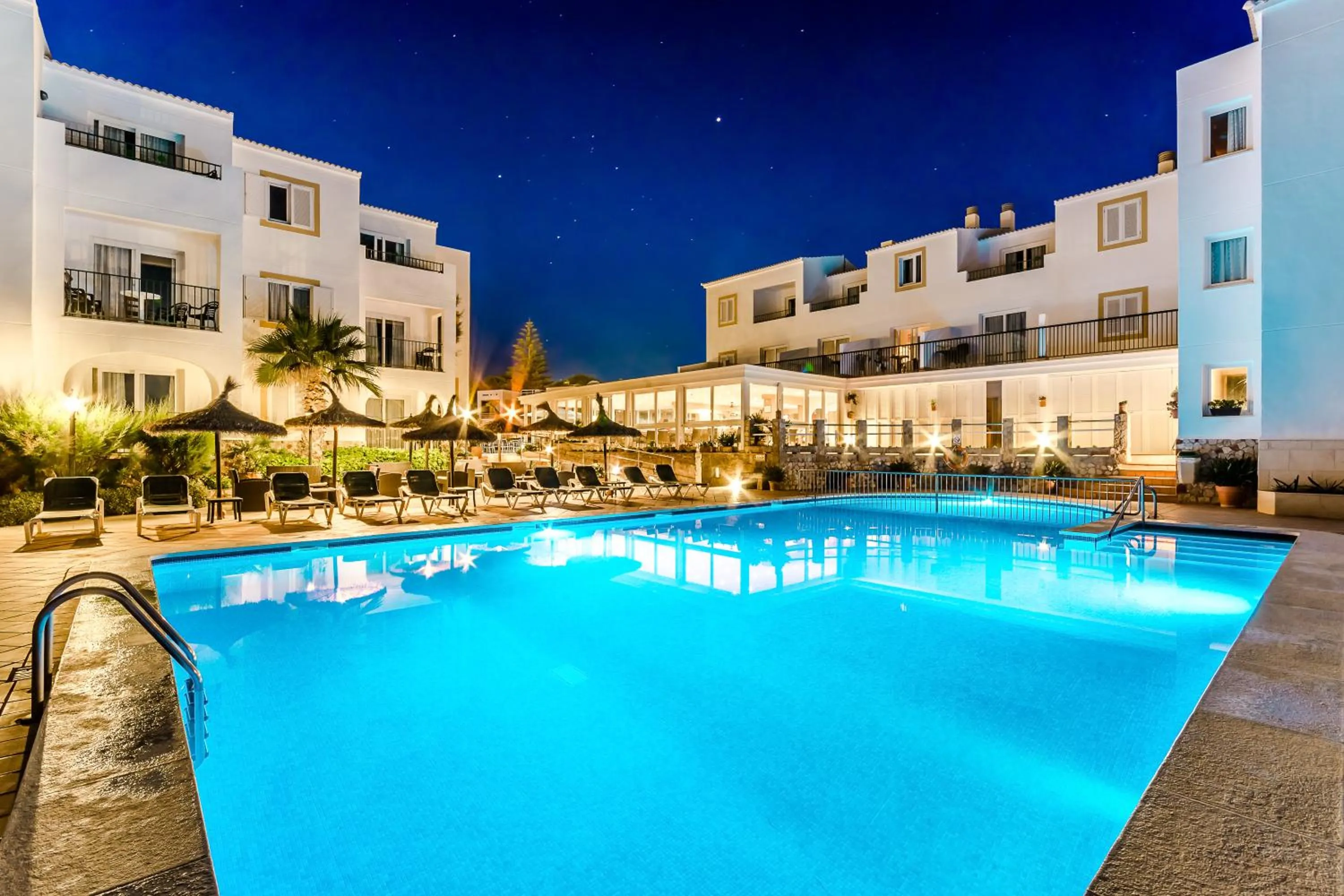 Night in Apartamentos Blancala