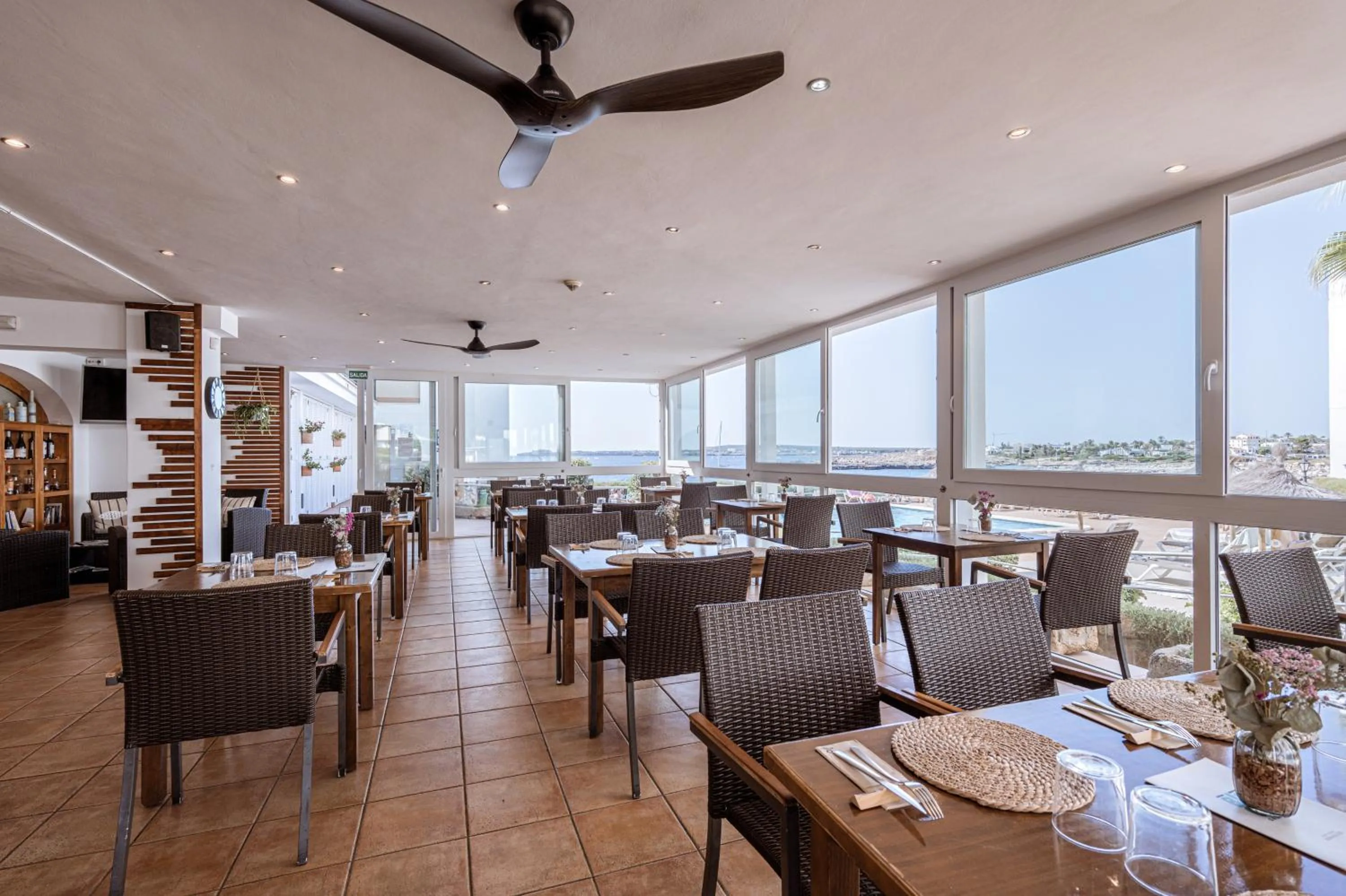 Restaurant/places to eat in Apartamentos Blancala