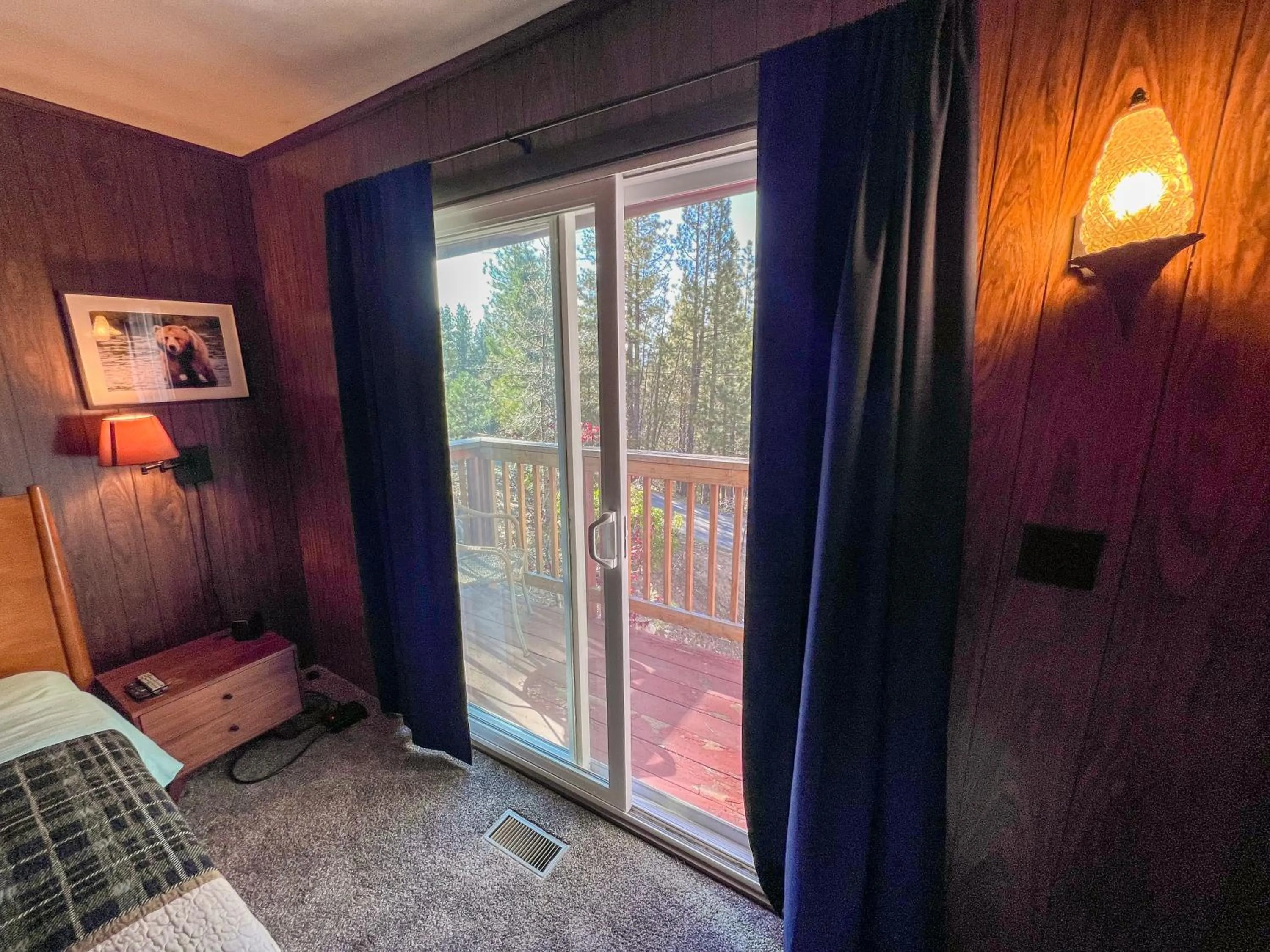 Balcony/Terrace, Bed in ITH Big Bear Lake Hostel & Lodge