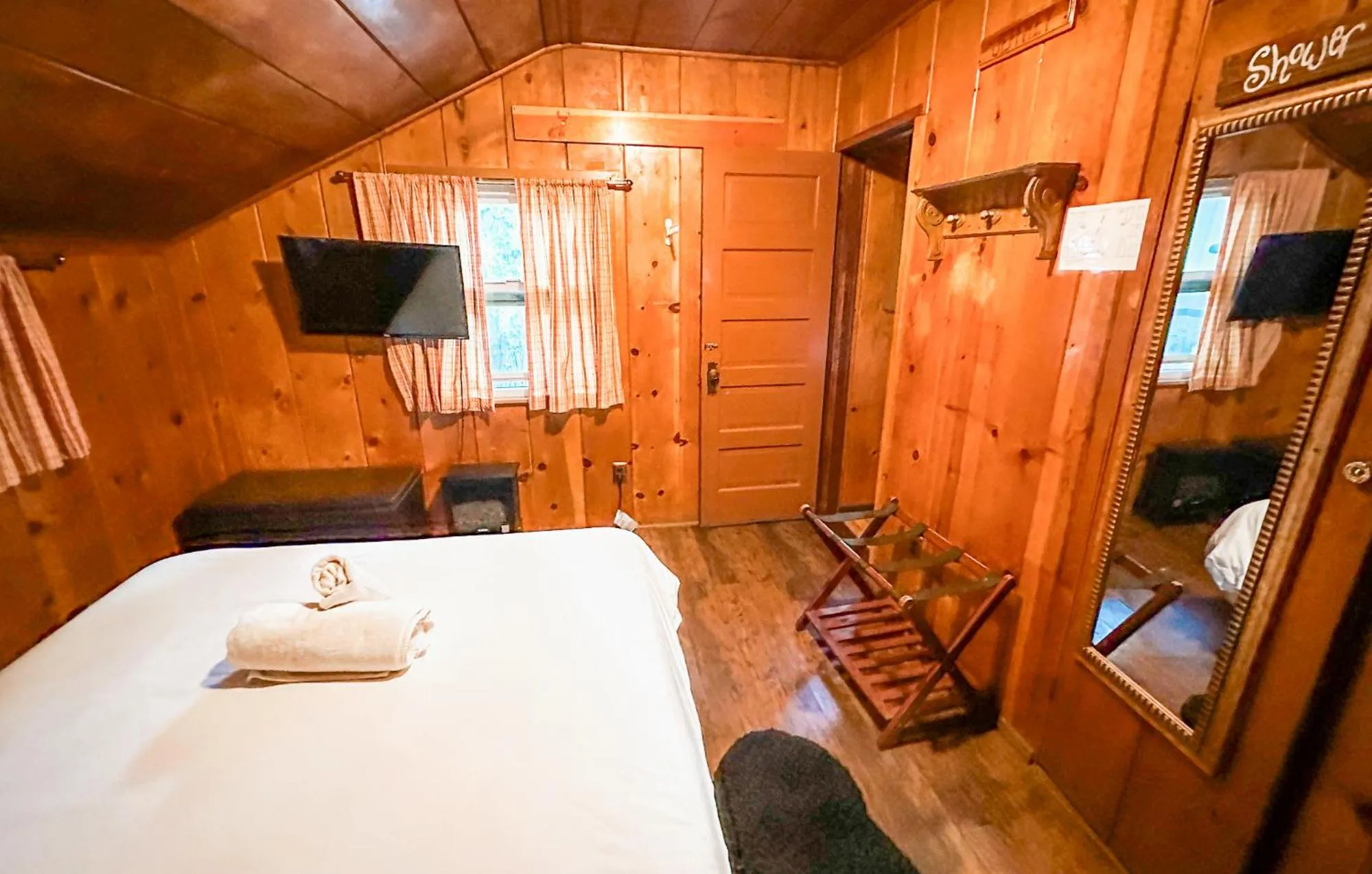 Bedroom, Bed in ITH Big Bear Lake Hostel & Lodge