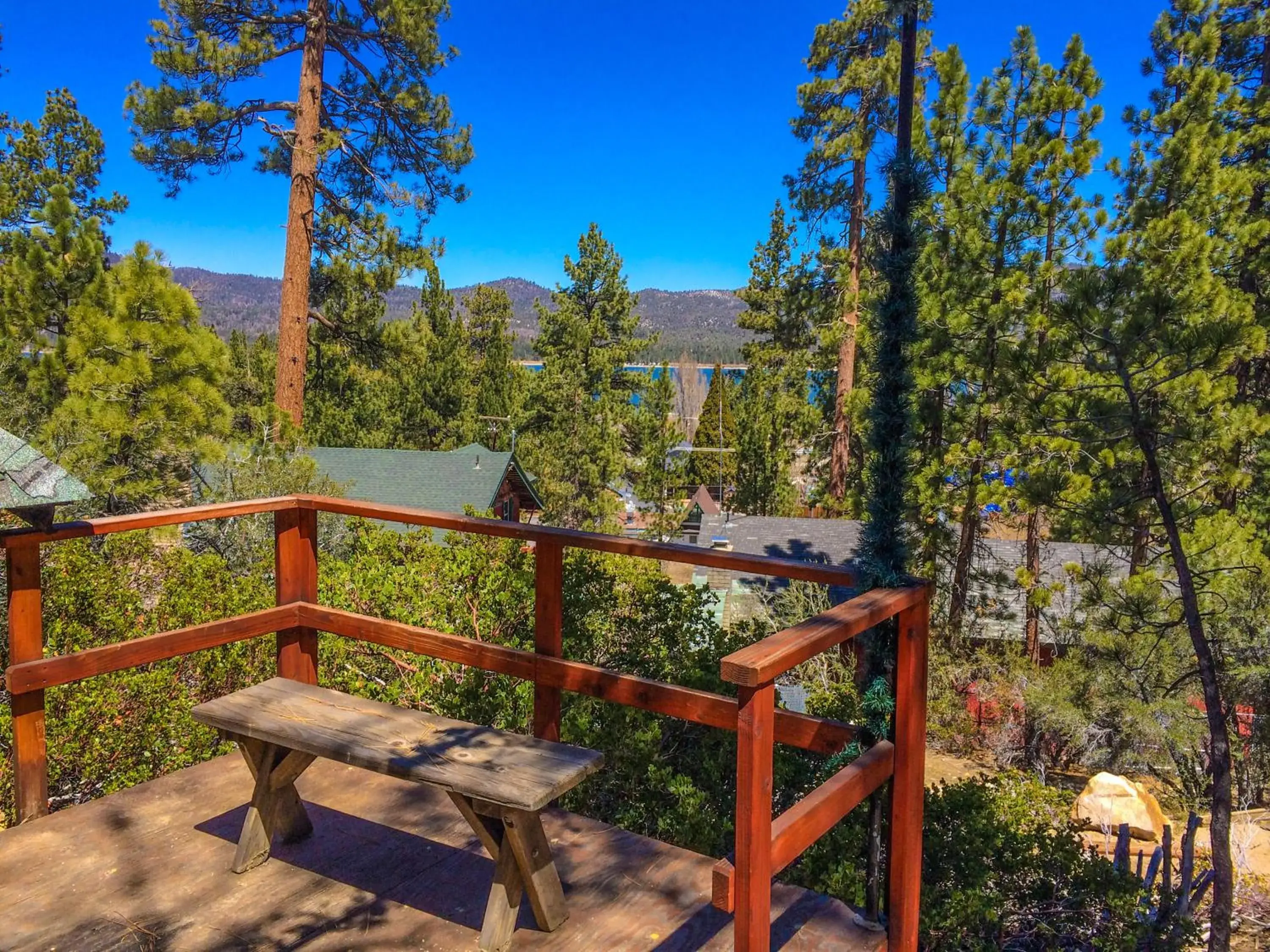 Facade/entrance in ITH Big Bear Lake Hostel & Lodge Facade/entrance in ITH Big Bear Lake Hostel & Lodge