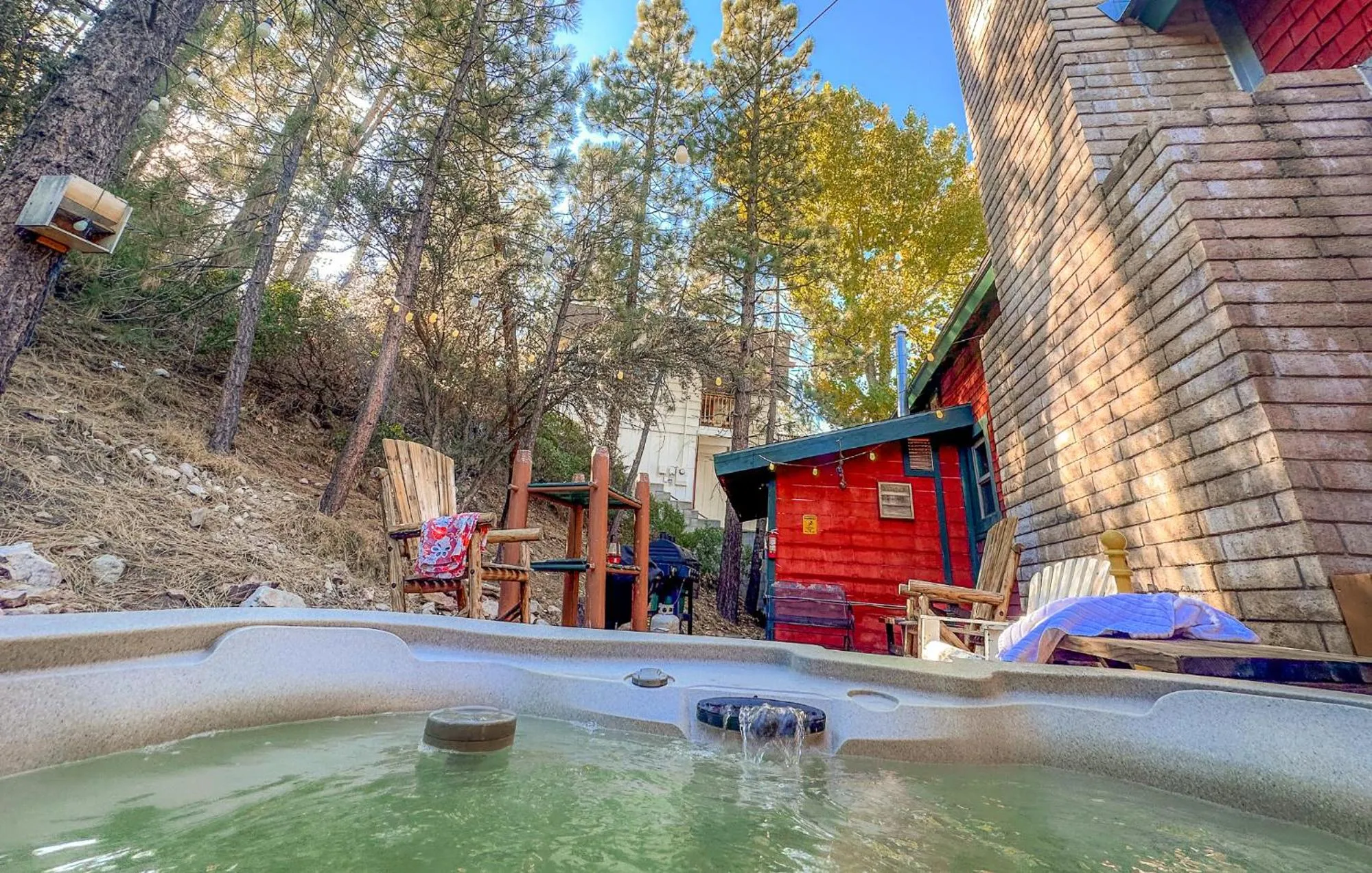 Hot Tub in ITH Big Bear Lake Hostel & Lodge