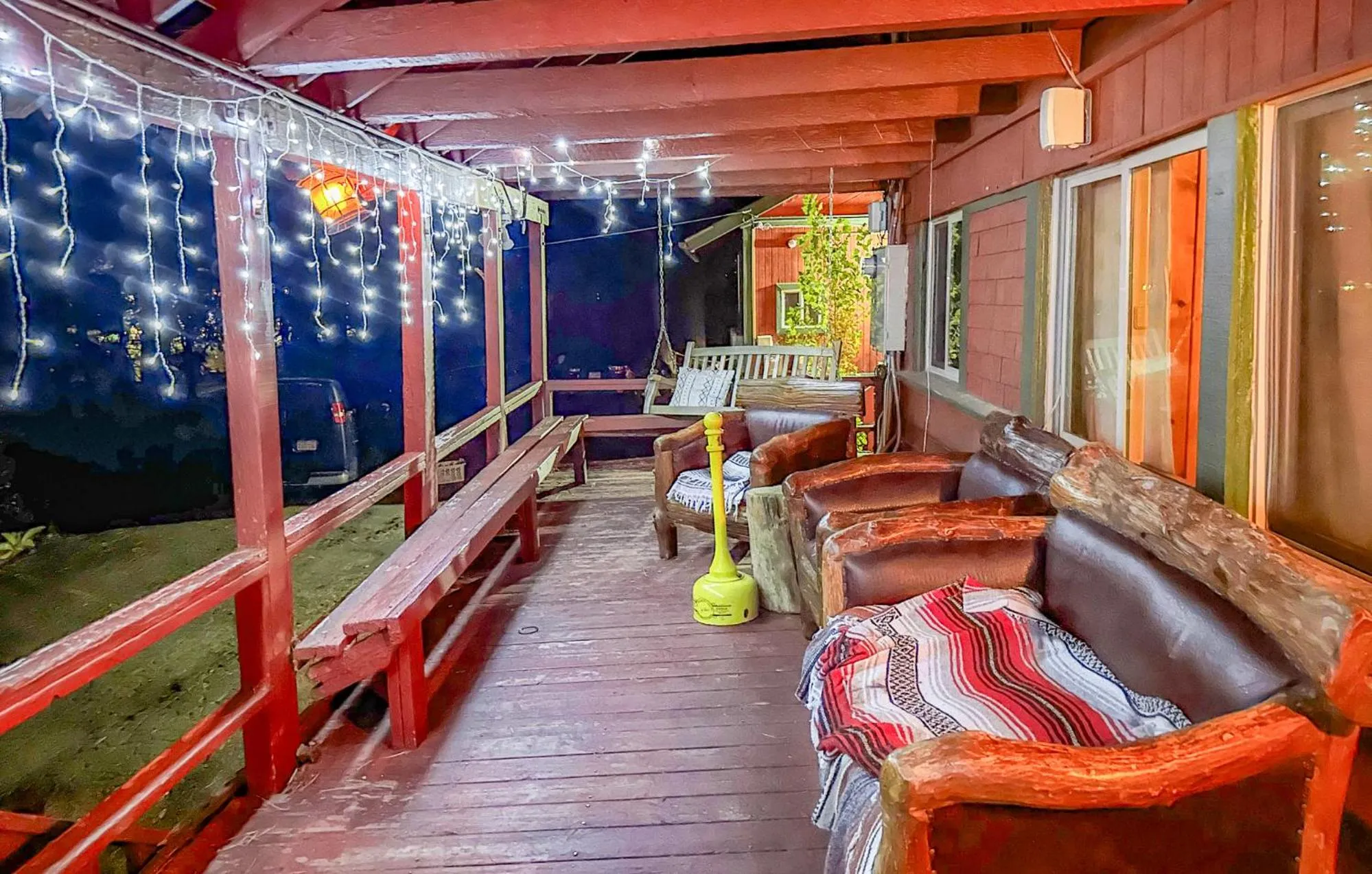 Patio in ITH Big Bear Lake Hostel & Lodge