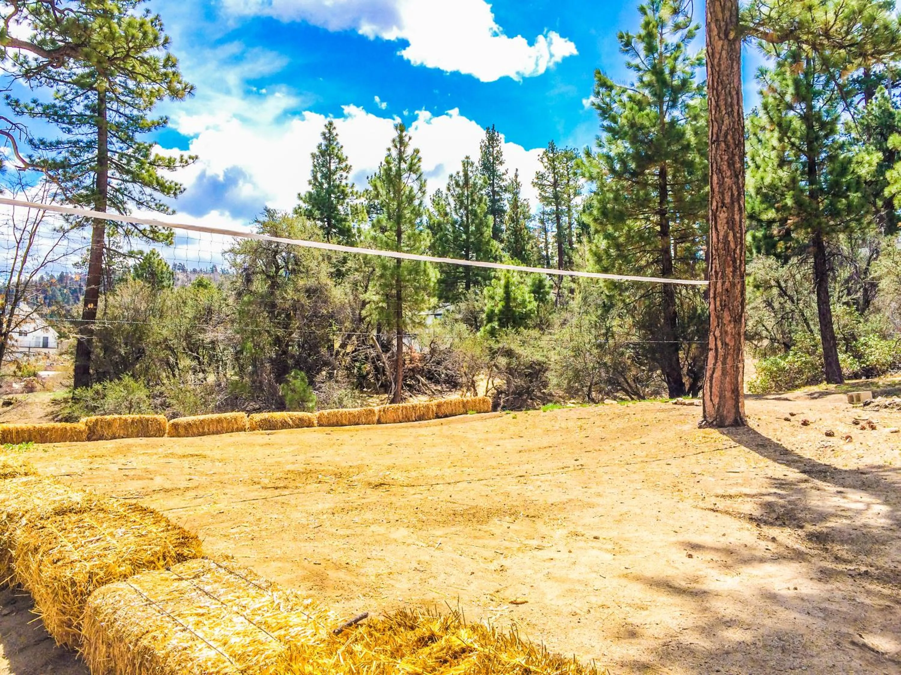 Facade/entrance in ITH Big Bear Lake Hostel & Lodge