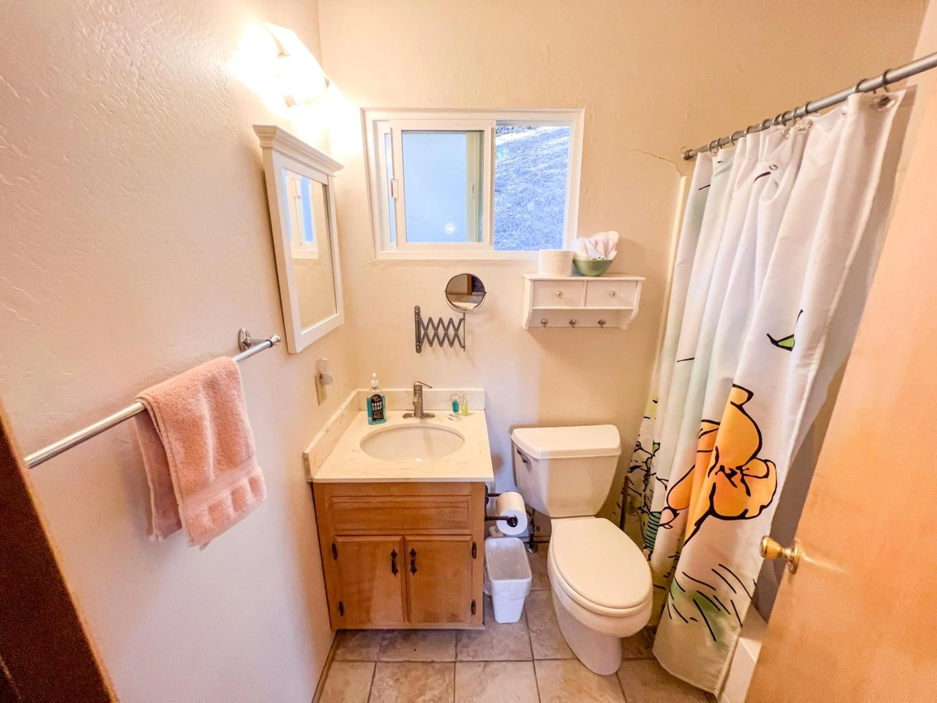 Bathroom in ITH Big Bear Lake Hostel & Lodge