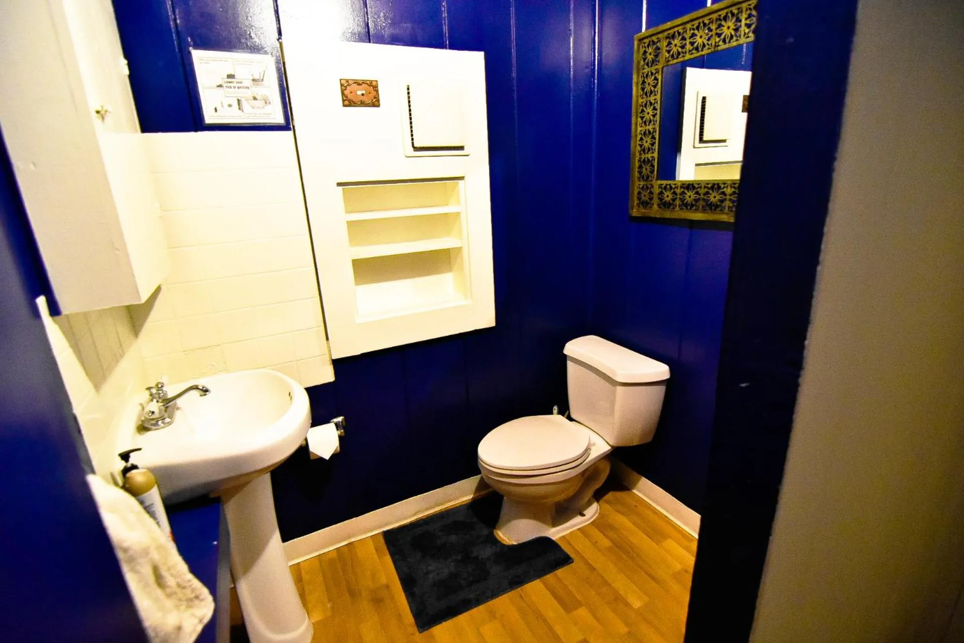 Bathroom in ITH Big Bear Lake Hostel & Lodge