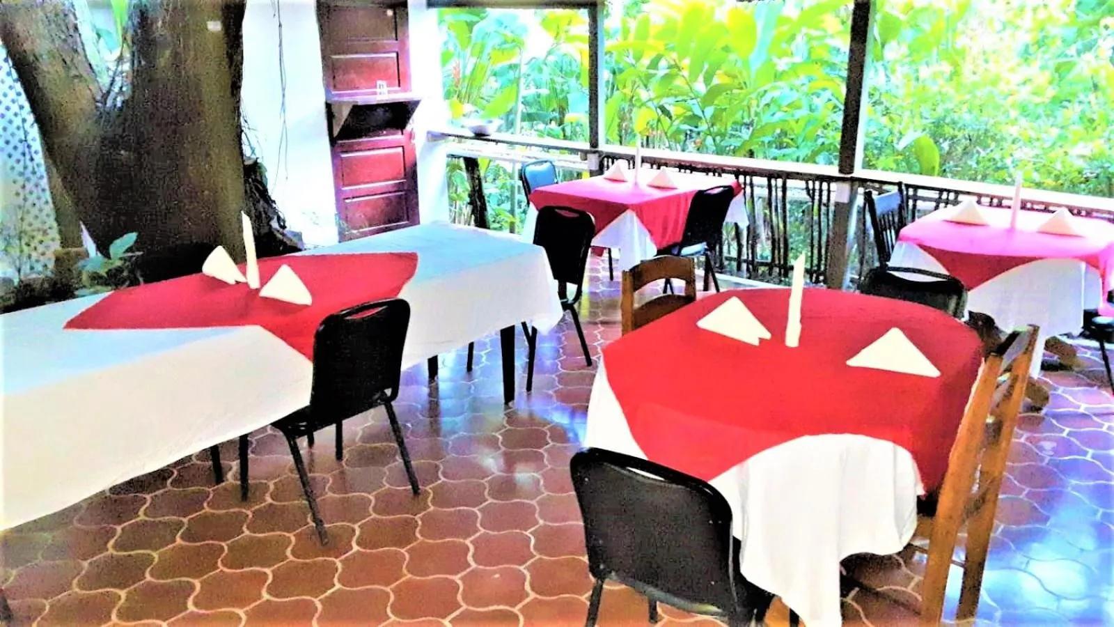 Restaurant/places to eat in Maya Mountain Lodge