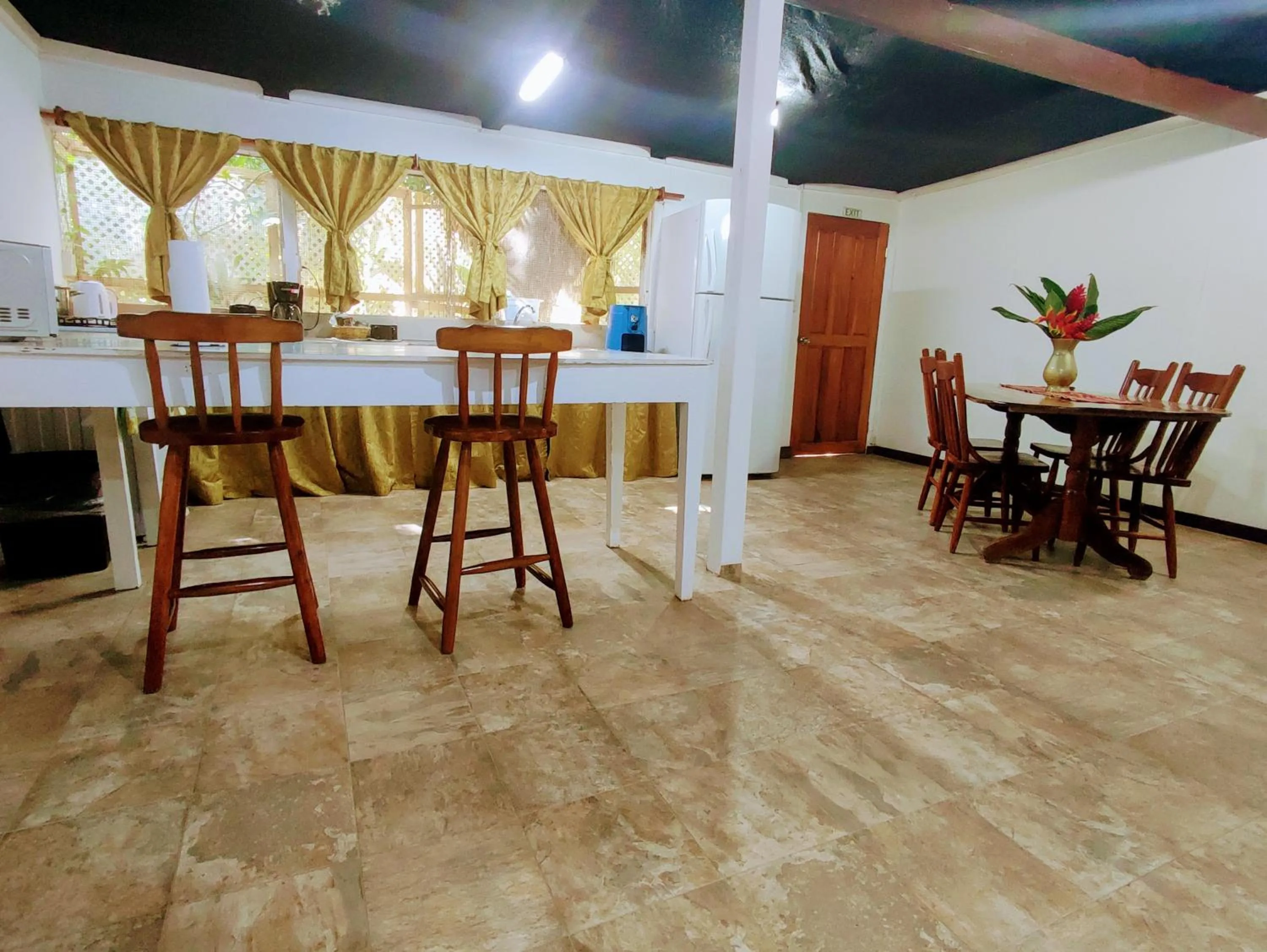 Dining area in Maya Mountain Lodge