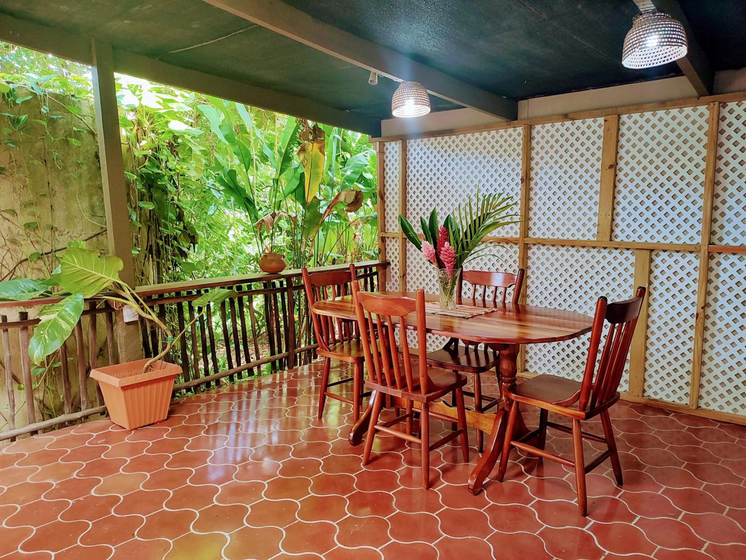 Garden view in Maya Mountain Lodge