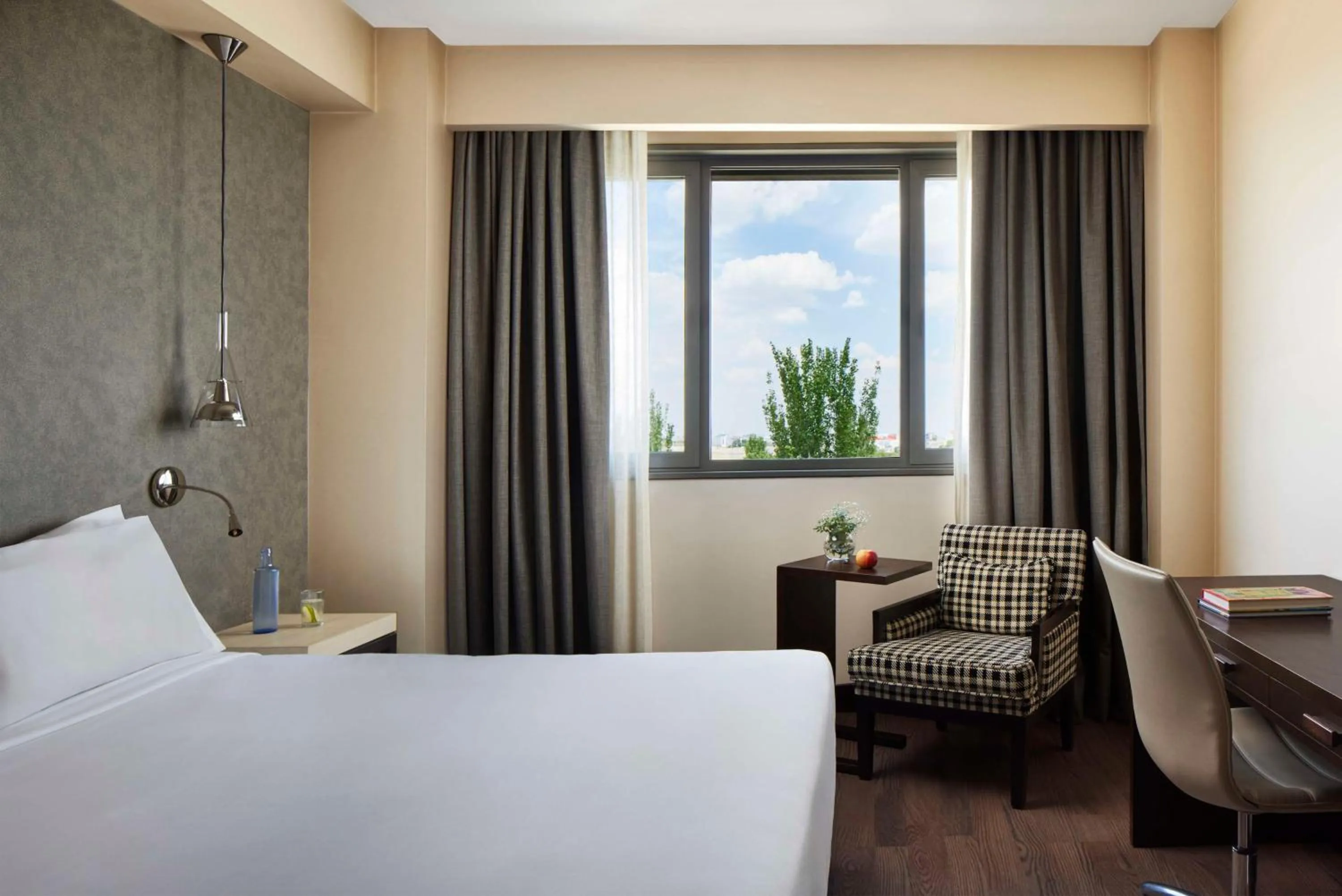 Bedroom, Bed in NH Alcorcón