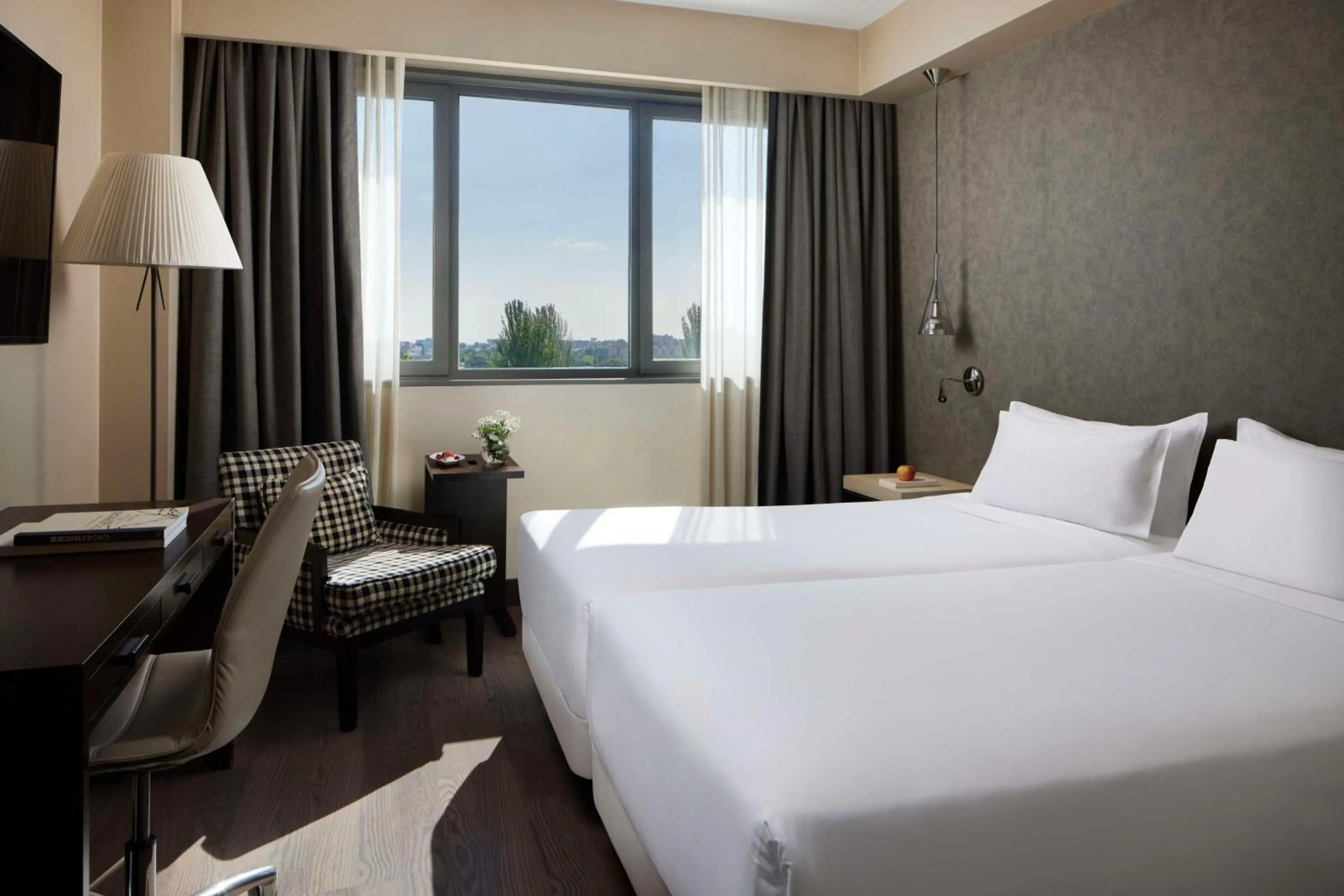 Bedroom, Bed in NH Alcorcón