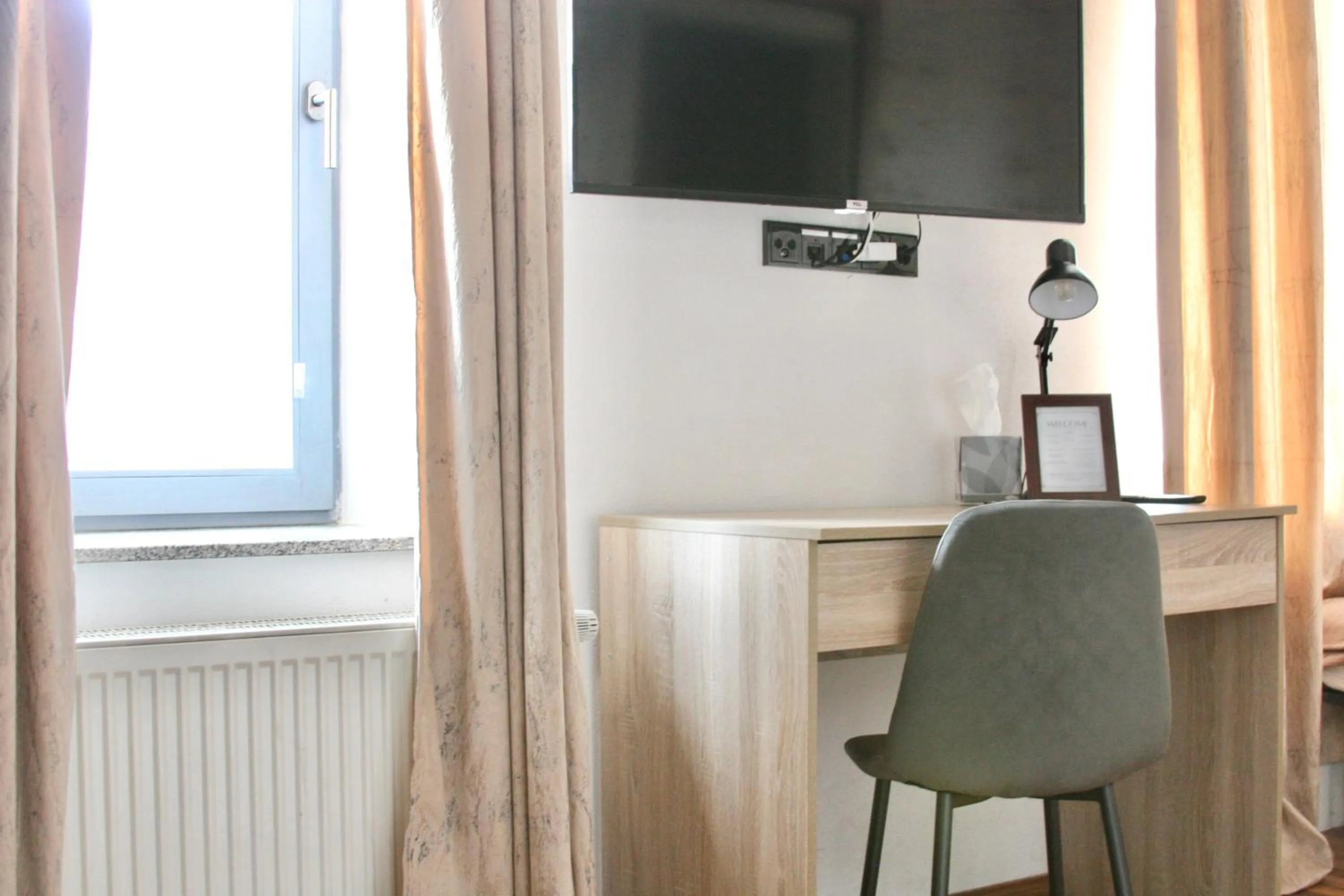 TV and multimedia in The Manhattan A Boutique Hotel By American Ease