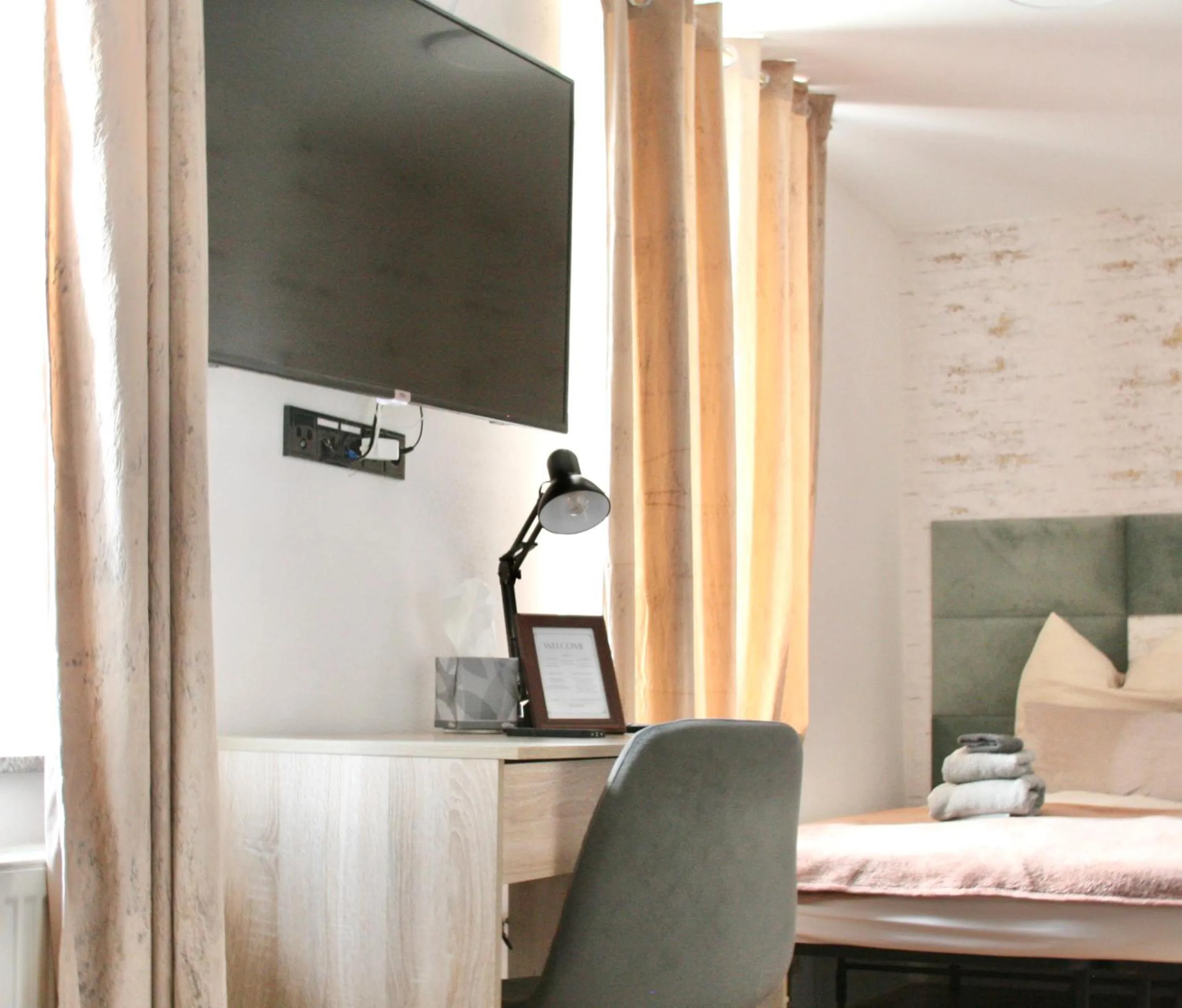TV and multimedia, Bed in The Manhattan A Boutique Hotel By American Ease