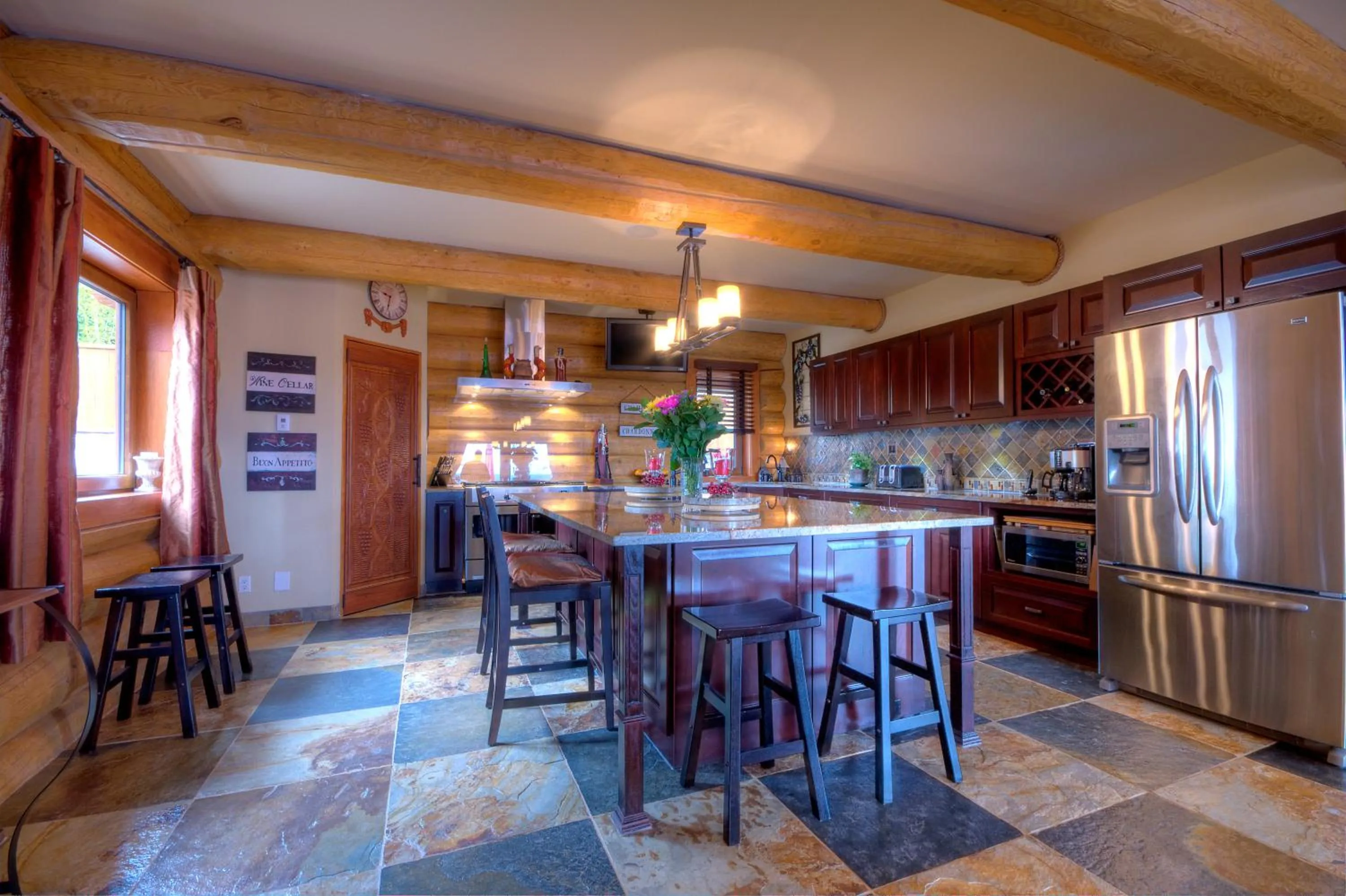 Kitchen or kitchenette, Restaurant/Places to Eat in A Okanagan Lakeview Inn