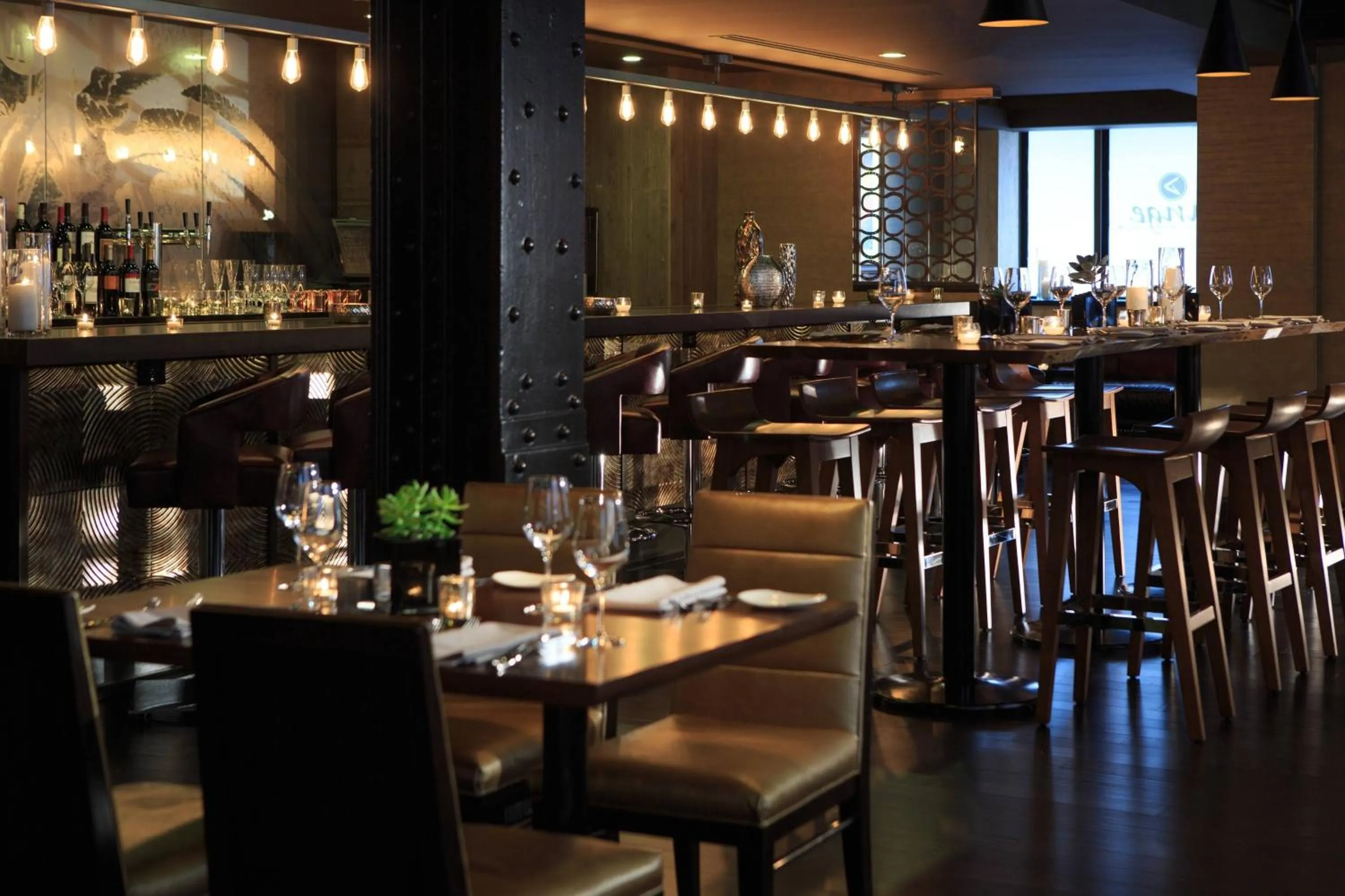 Restaurant/places to eat in Renaissance Denver Downtown City Center Hotel