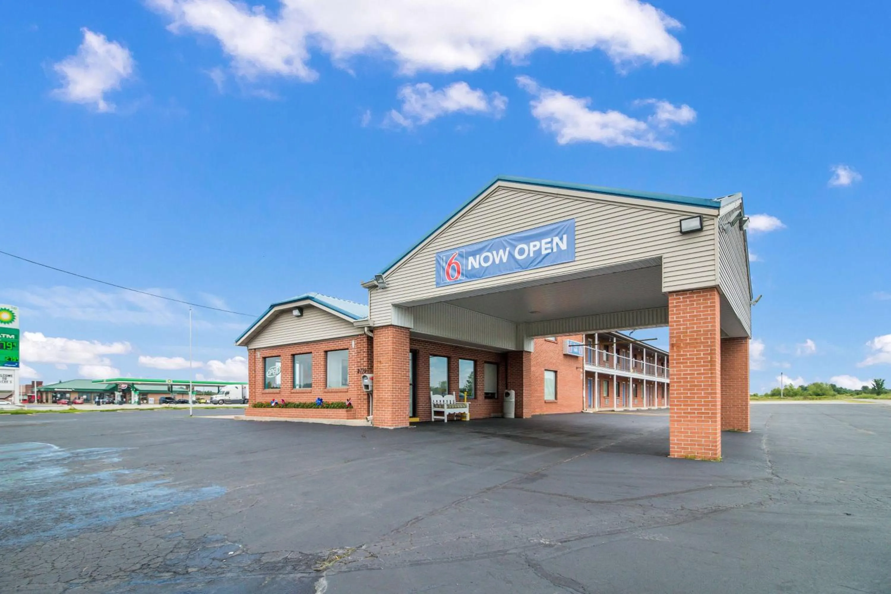 Property building in Motel 6-Metropolis, IL
