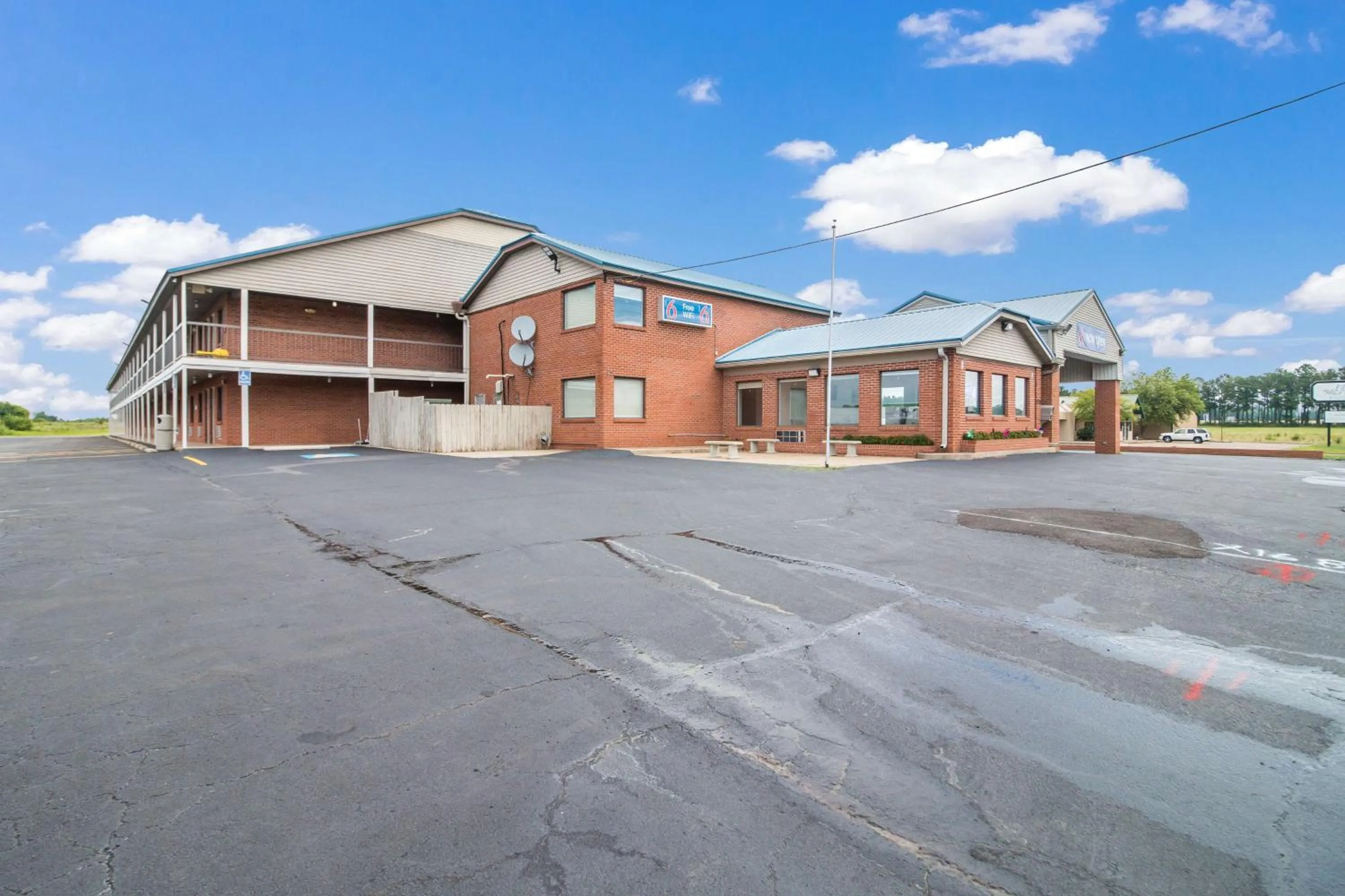 Property building in Motel 6-Metropolis, IL