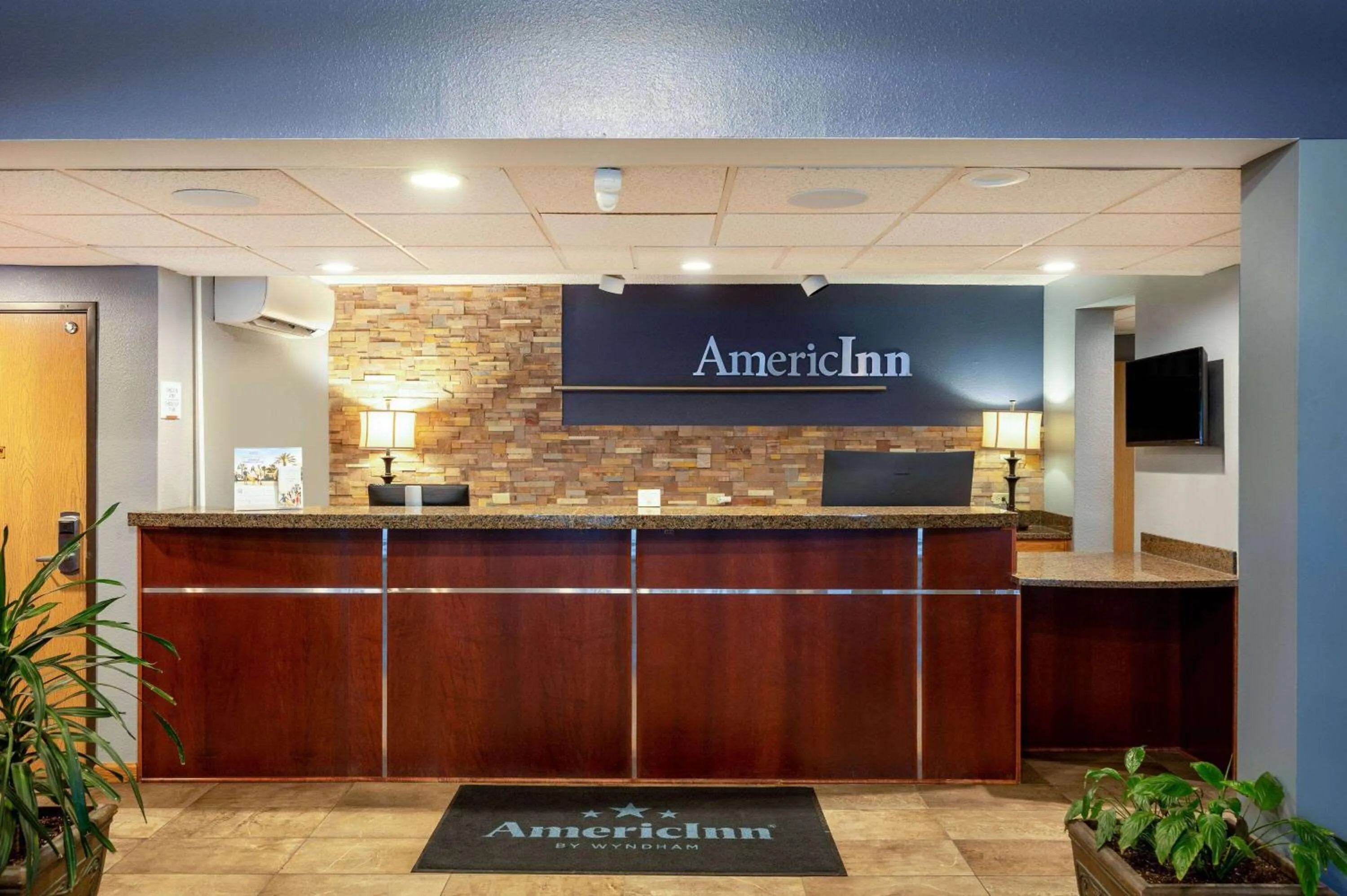 Lobby or reception in AmericInn by Wyndham Eau Claire