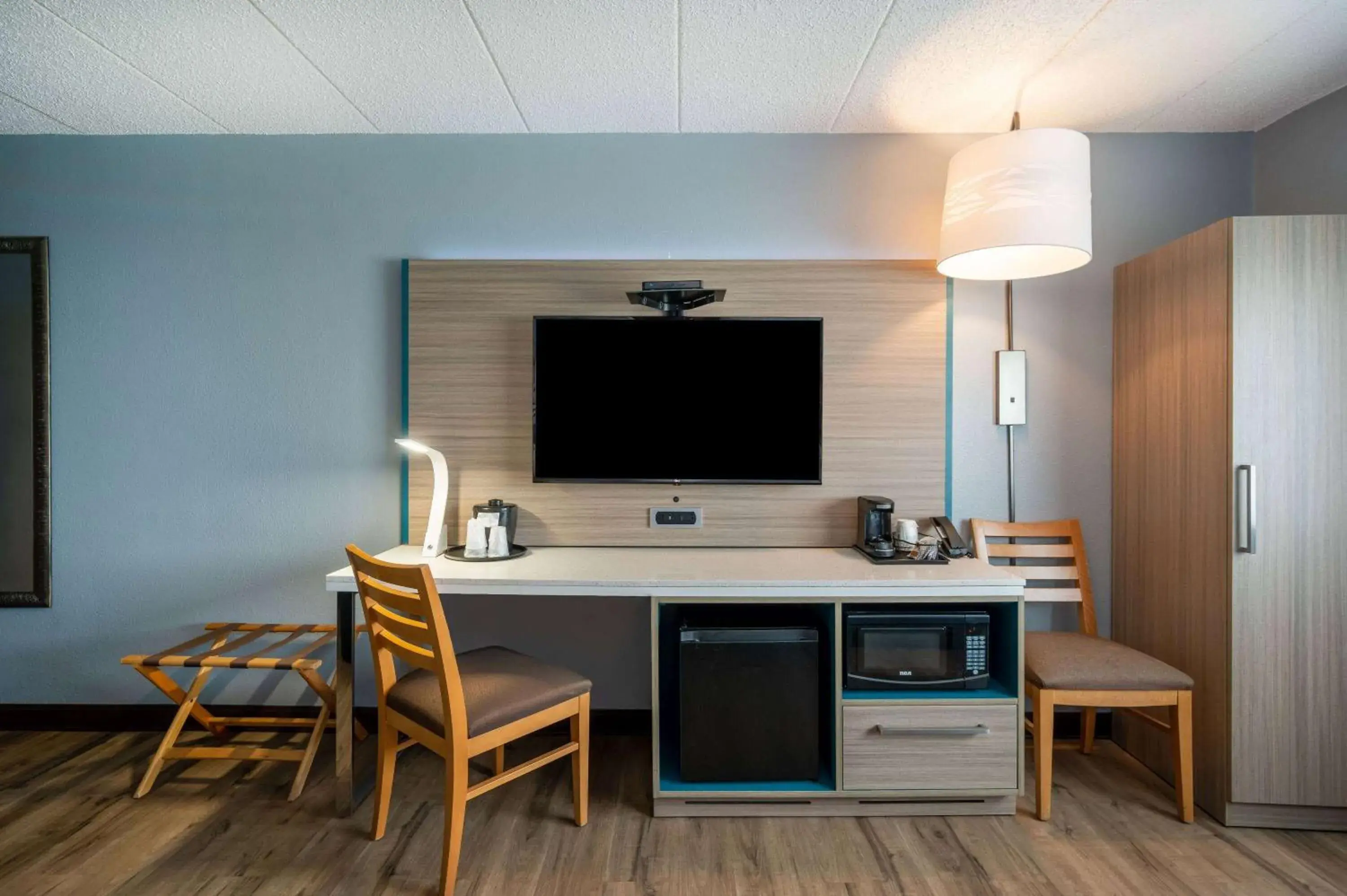 Photo of the whole room in AmericInn by Wyndham Eau Claire Photo of the whole room in AmericInn by Wyndham Eau Claire