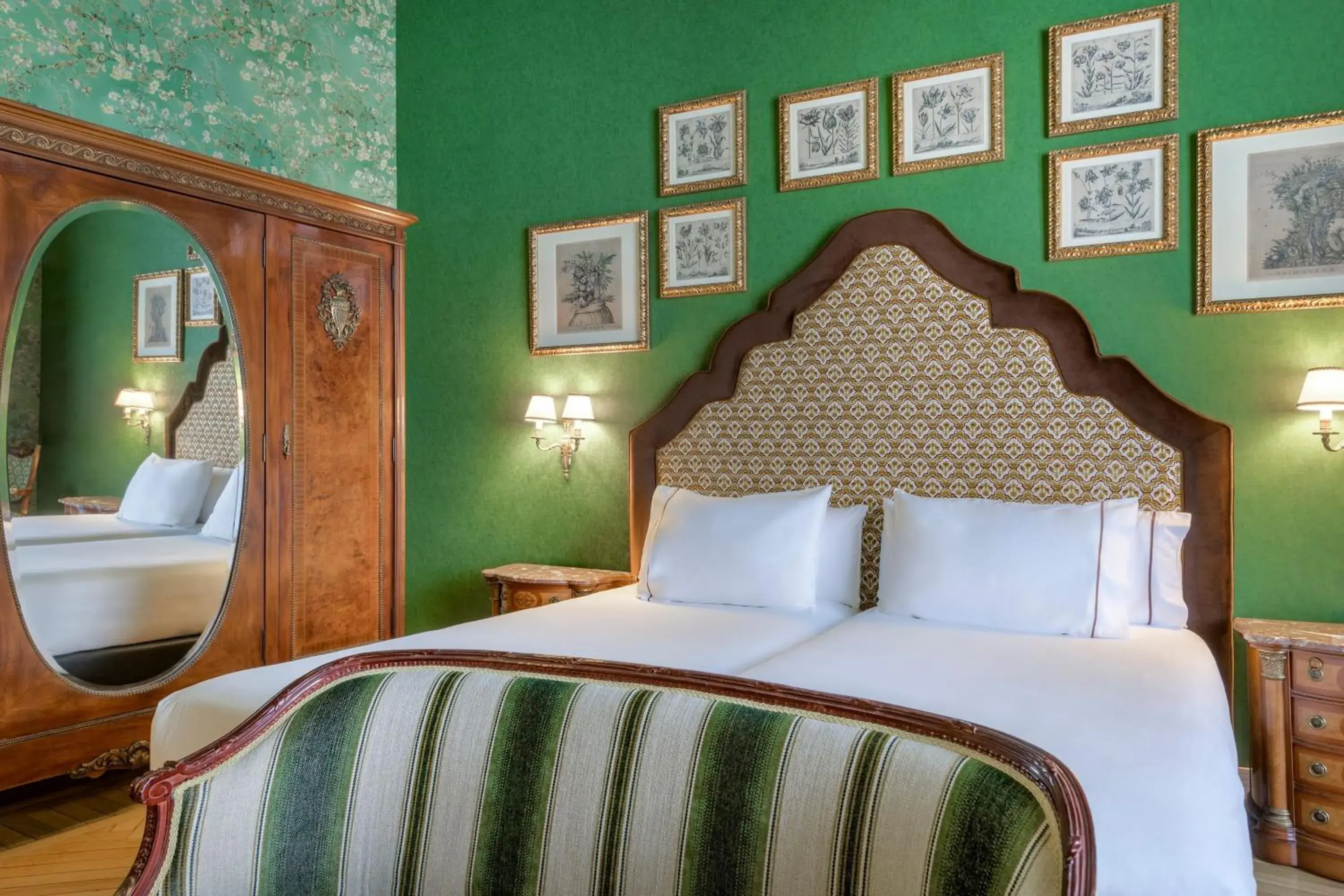 Photo of the whole room, Bed in Hotel Palacio del Retiro, Autograph Collection Photo of the whole room, Bed in Hotel Palacio del Retiro, Autograph Collection