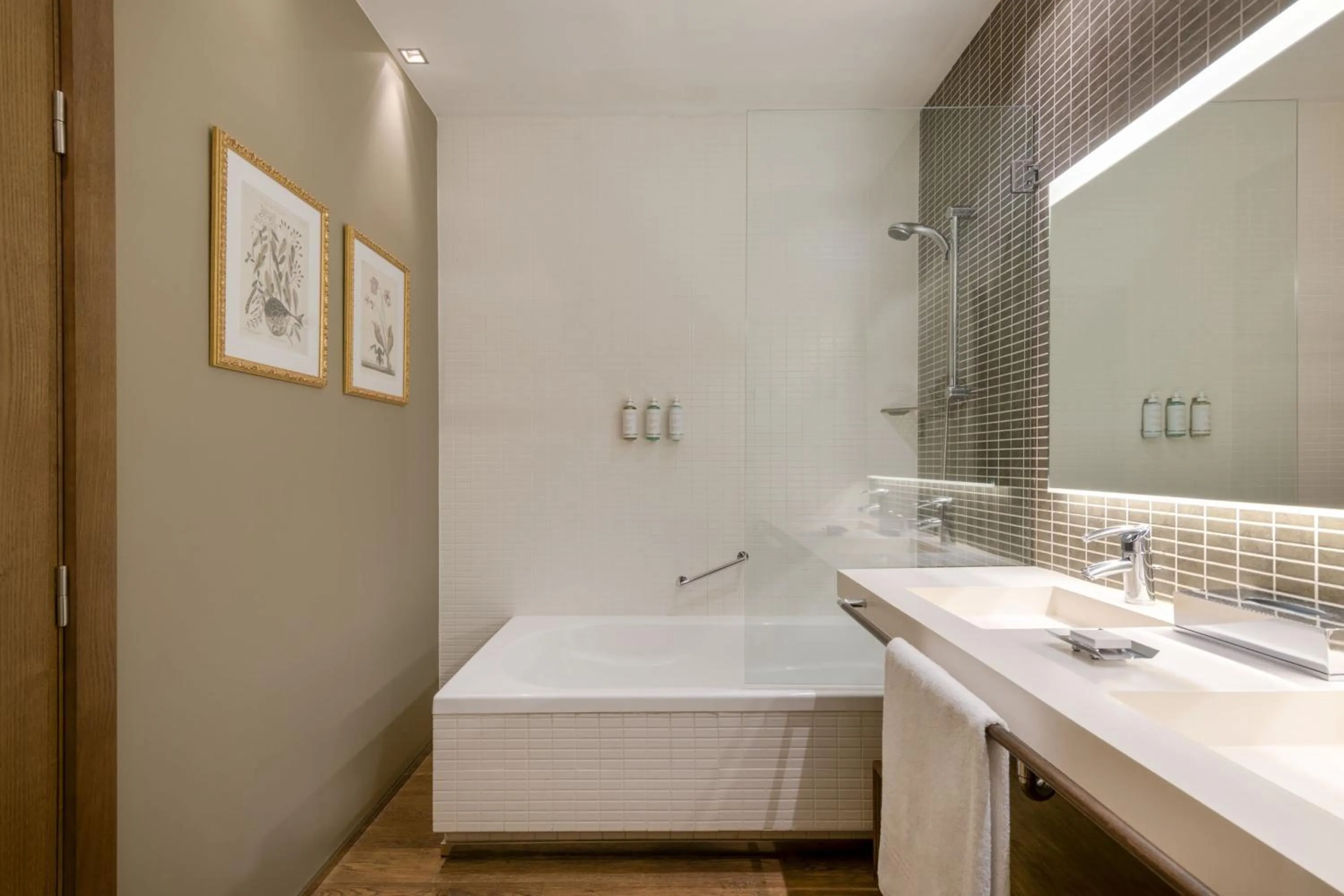 Bathroom in Hotel Palacio del Retiro, Autograph Collection