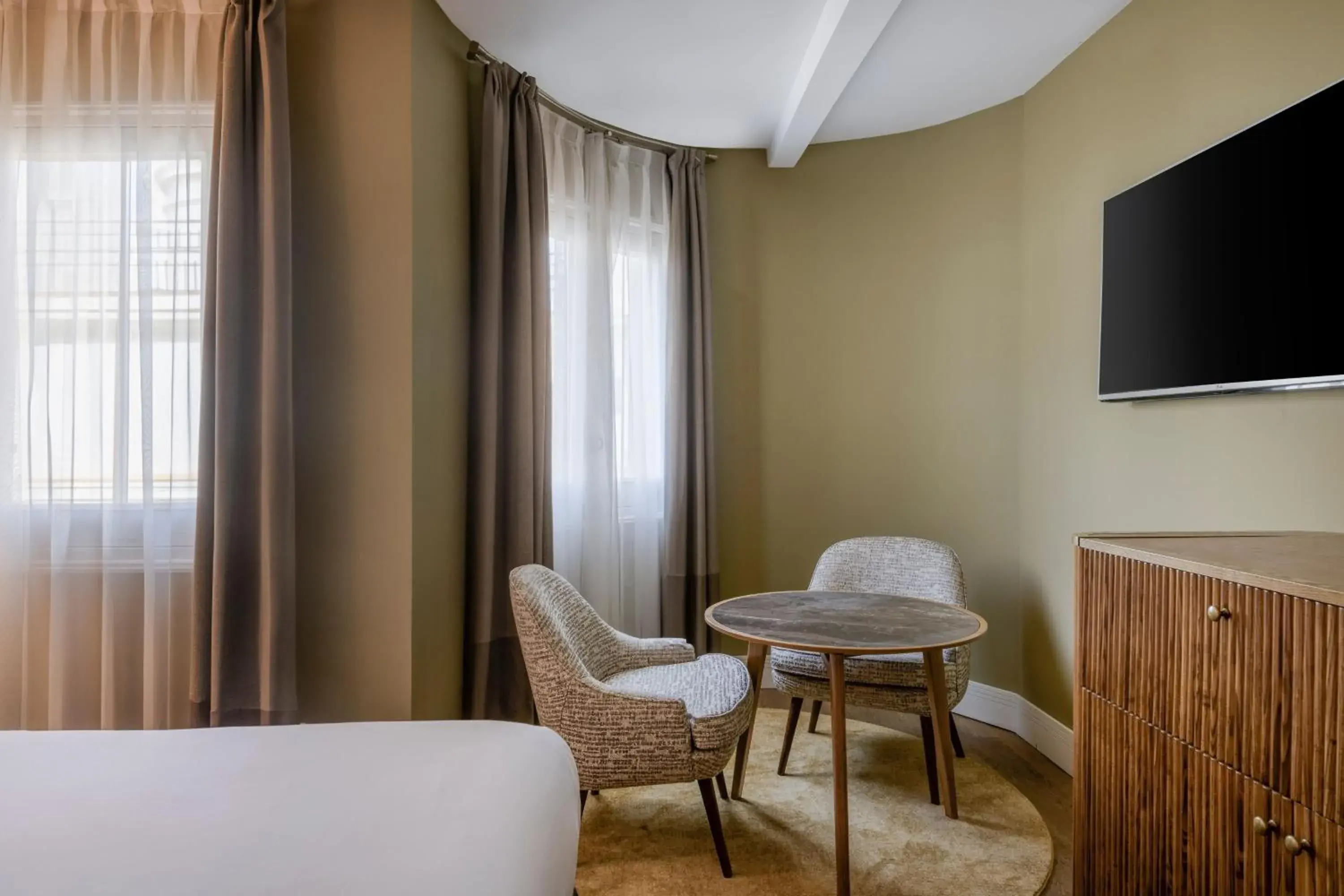 Photo of the whole room, Bed in Hotel Palacio del Retiro, Autograph Collection Photo of the whole room, Bed in Hotel Palacio del Retiro, Autograph Collection